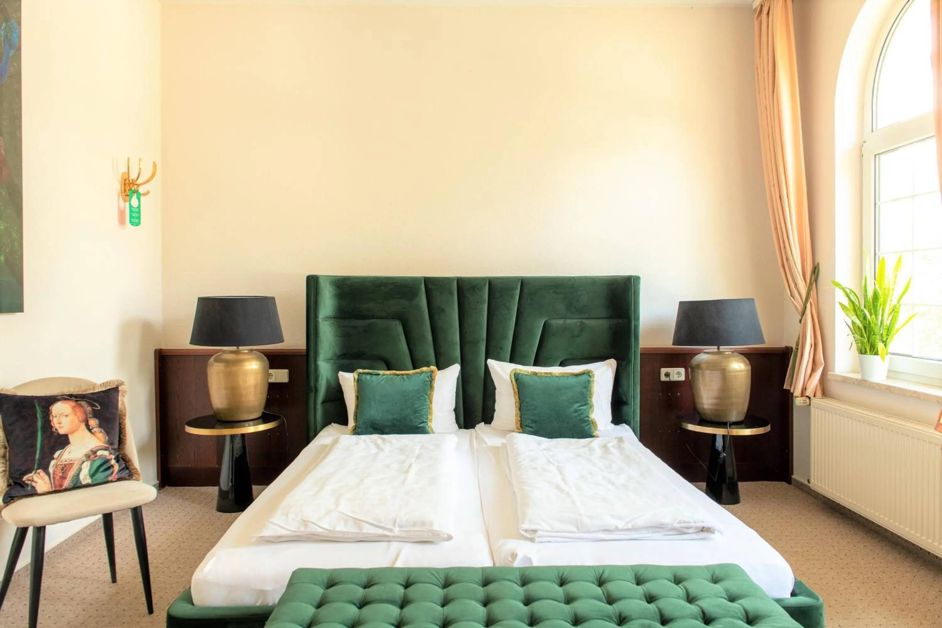 Property building, Bed in Hotel & Restaurant Raueneck