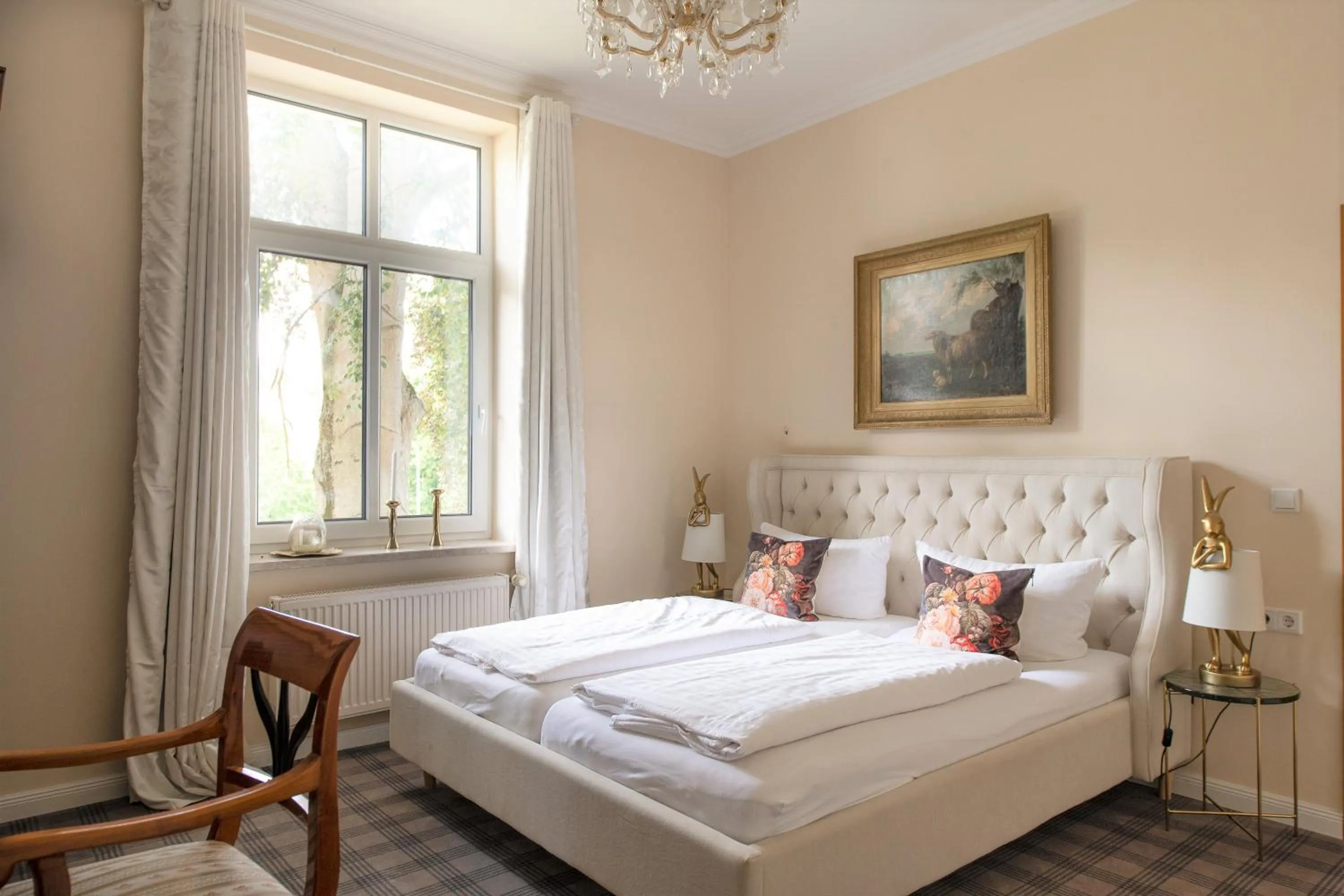 Property building, Bed in Hotel & Restaurant Raueneck