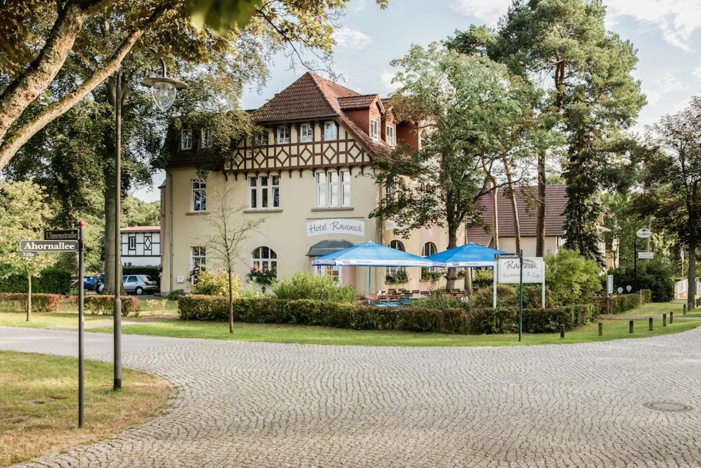 Property building in Hotel & Restaurant Raueneck