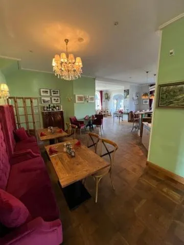 Restaurant/places to eat in Hotel & Restaurant Raueneck