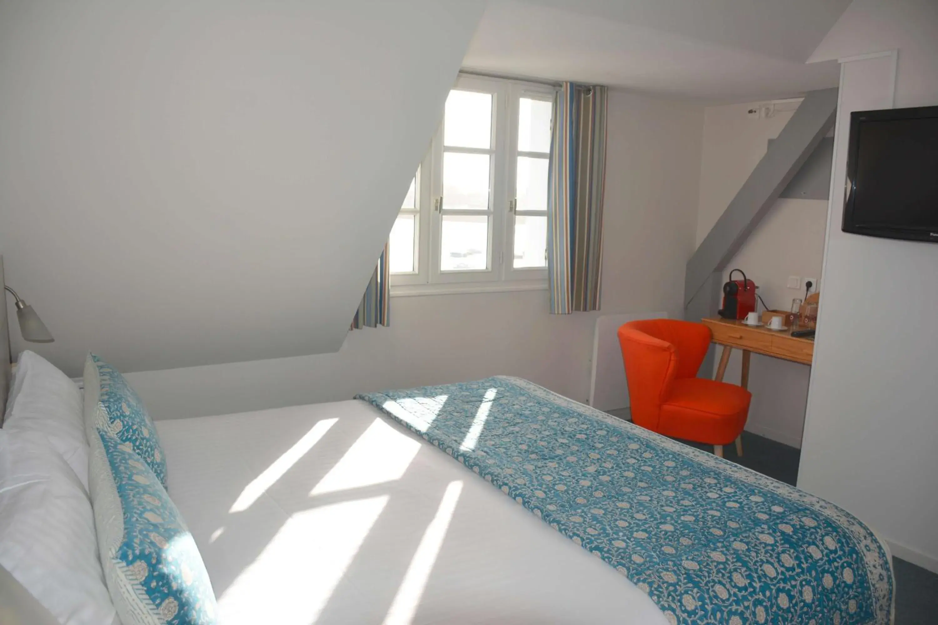 Double Room with Sea View in Hotel du Centre - Chez Janie Double Room with Sea View in Hotel du Centre - Chez Janie