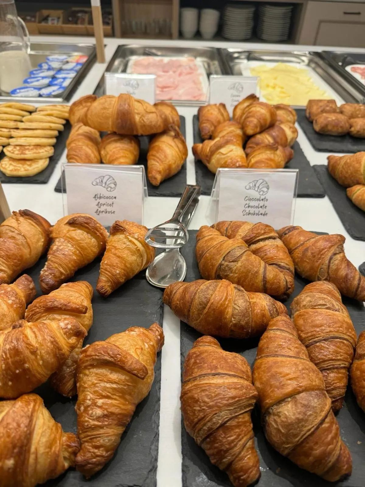 Breakfast in Hotel Romantic