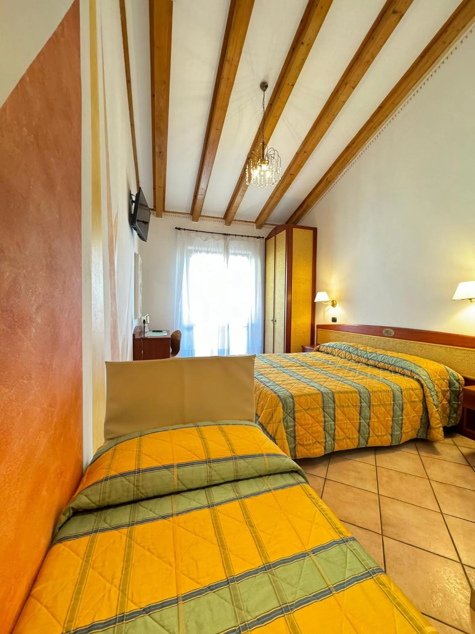 Bed in Hotel Romantic