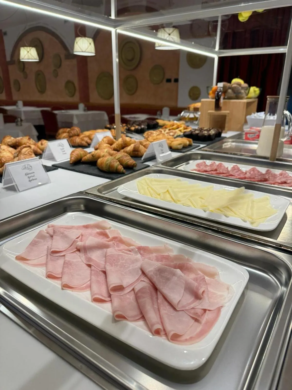 Breakfast in Hotel Romantic