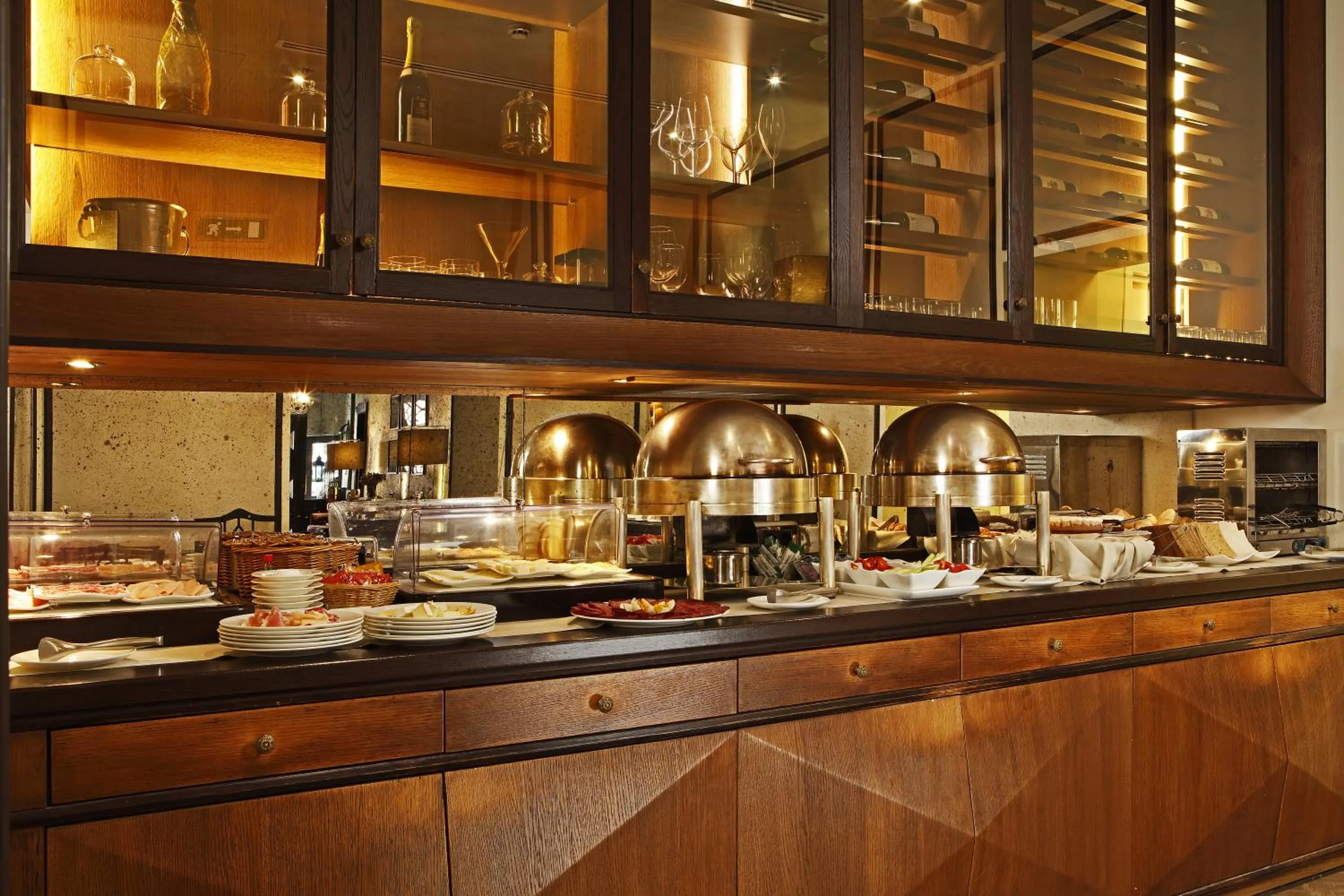 Breakfast in Aqua Palace