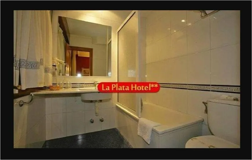 Shower in Hotel Fuente La Plata - la Eria