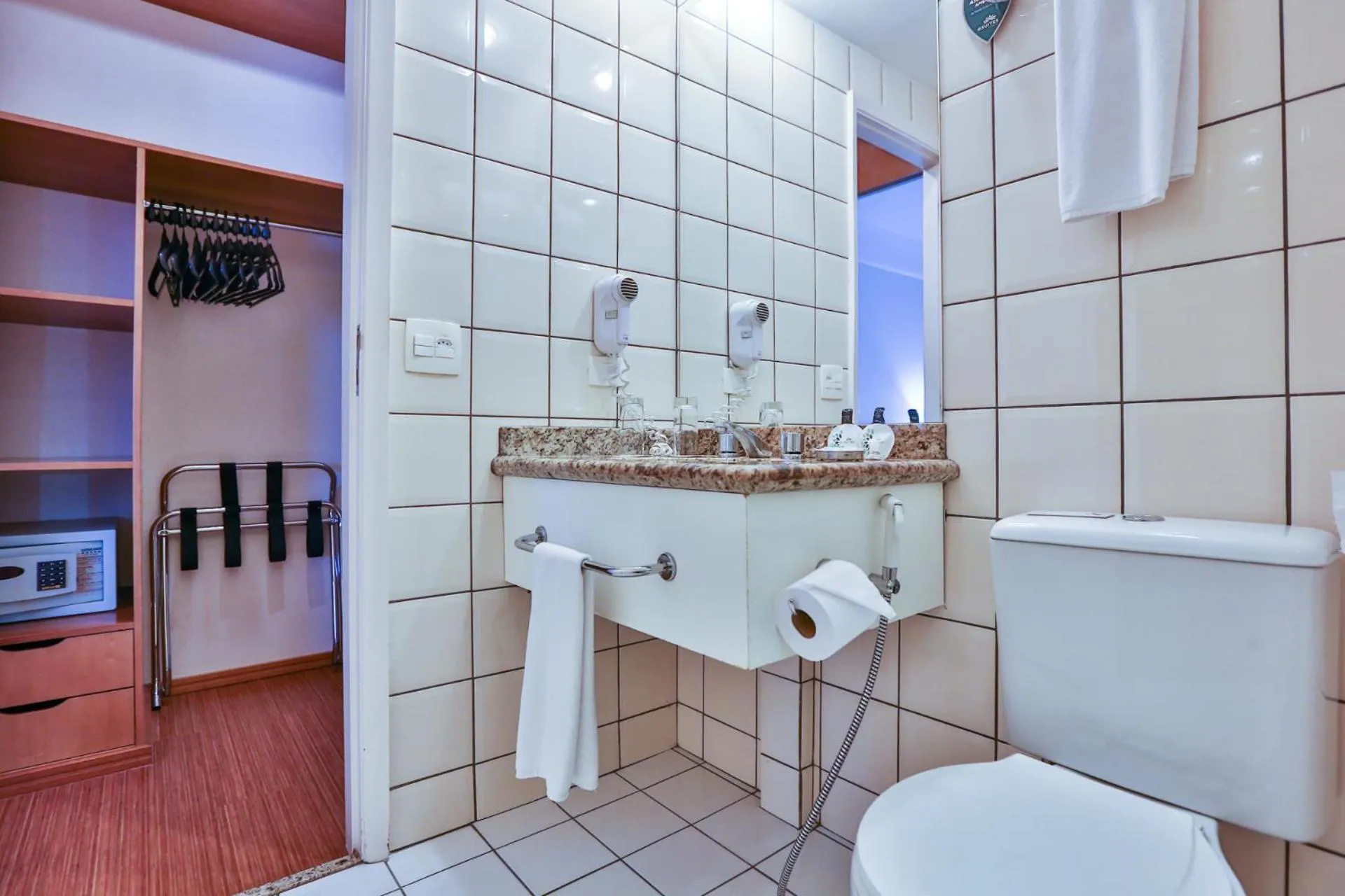 Bathroom in eSuites Sorocaba by Atlantica