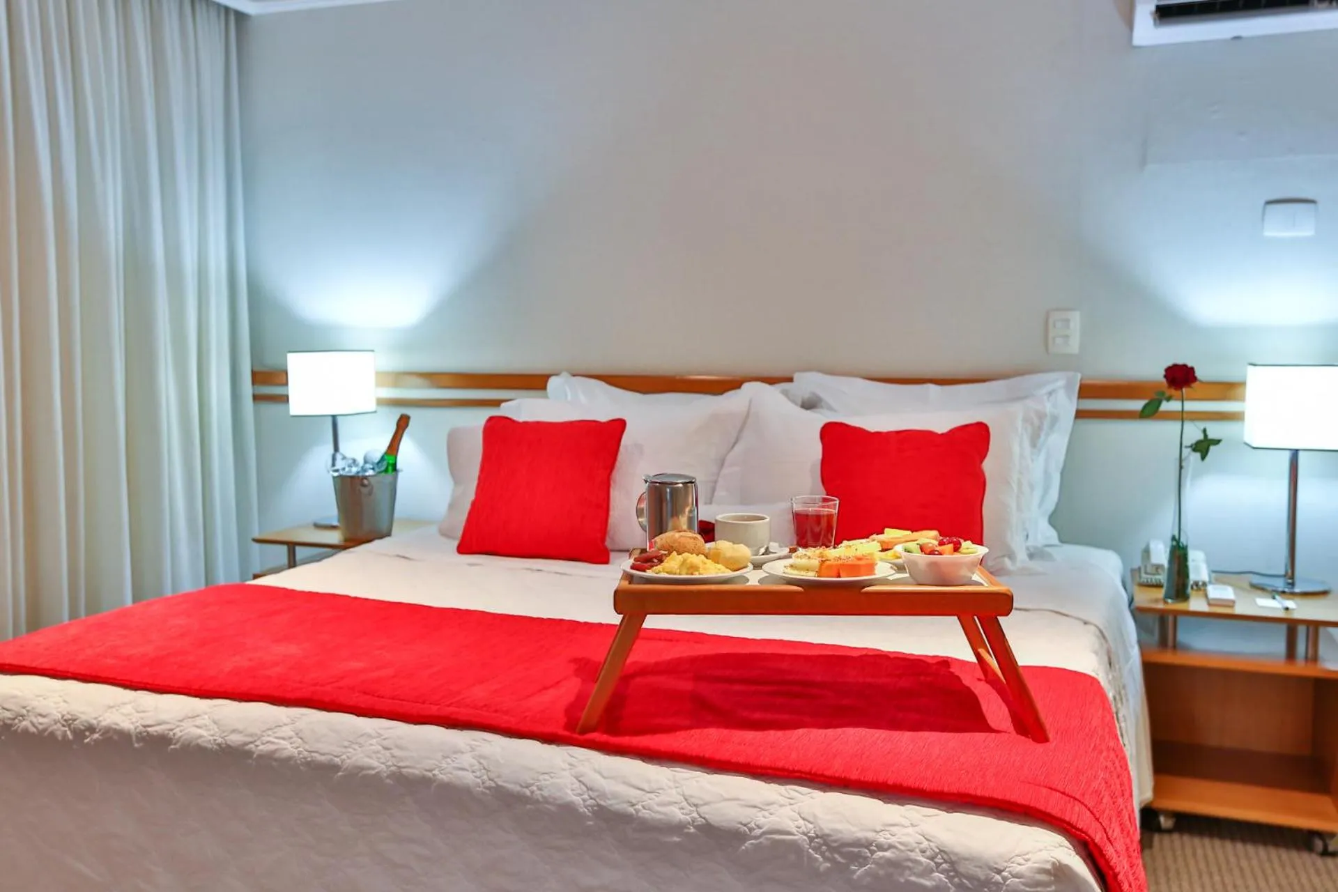 Bed in eSuites Sorocaba by Atlantica