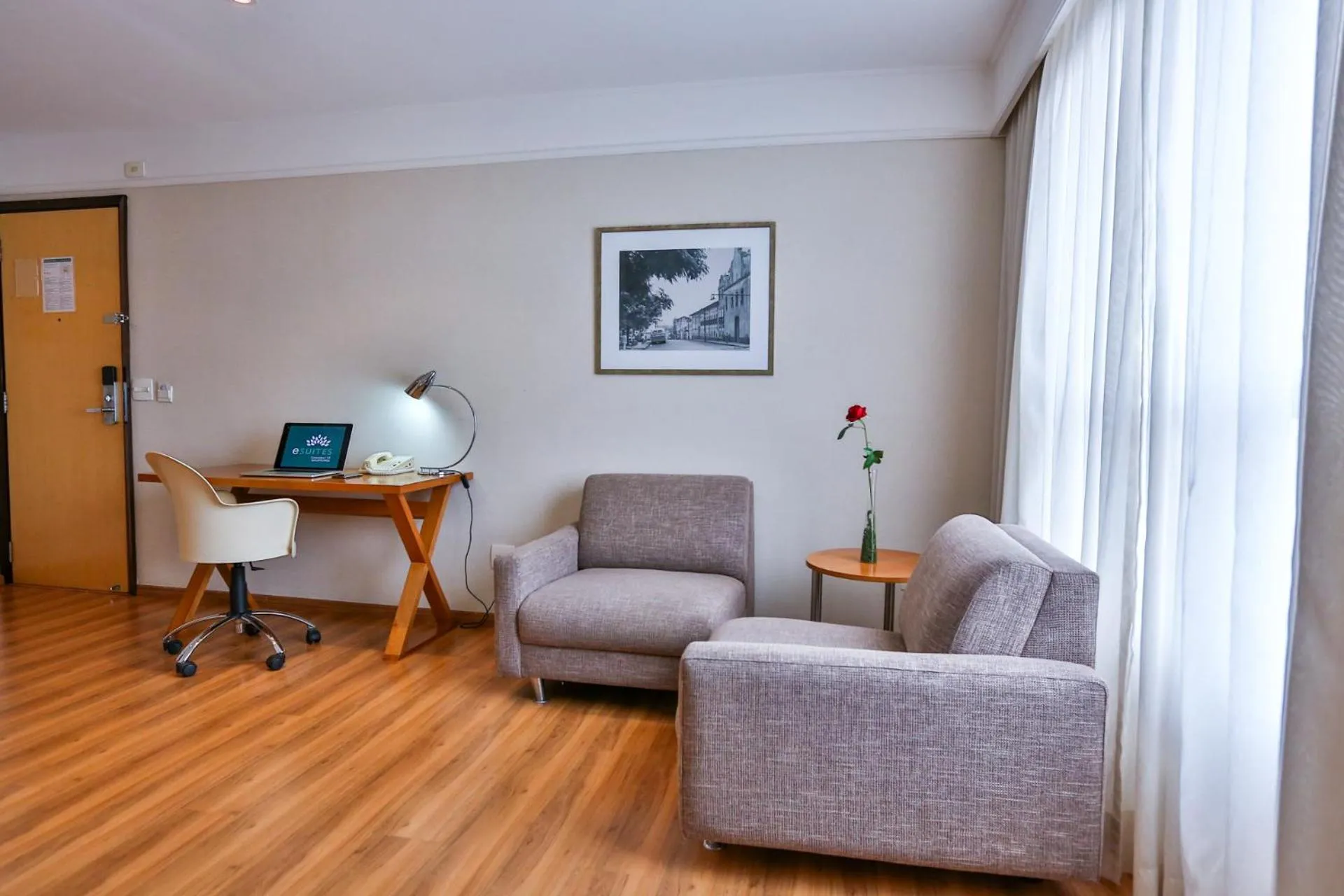 Living room in eSuites Sorocaba by Atlantica