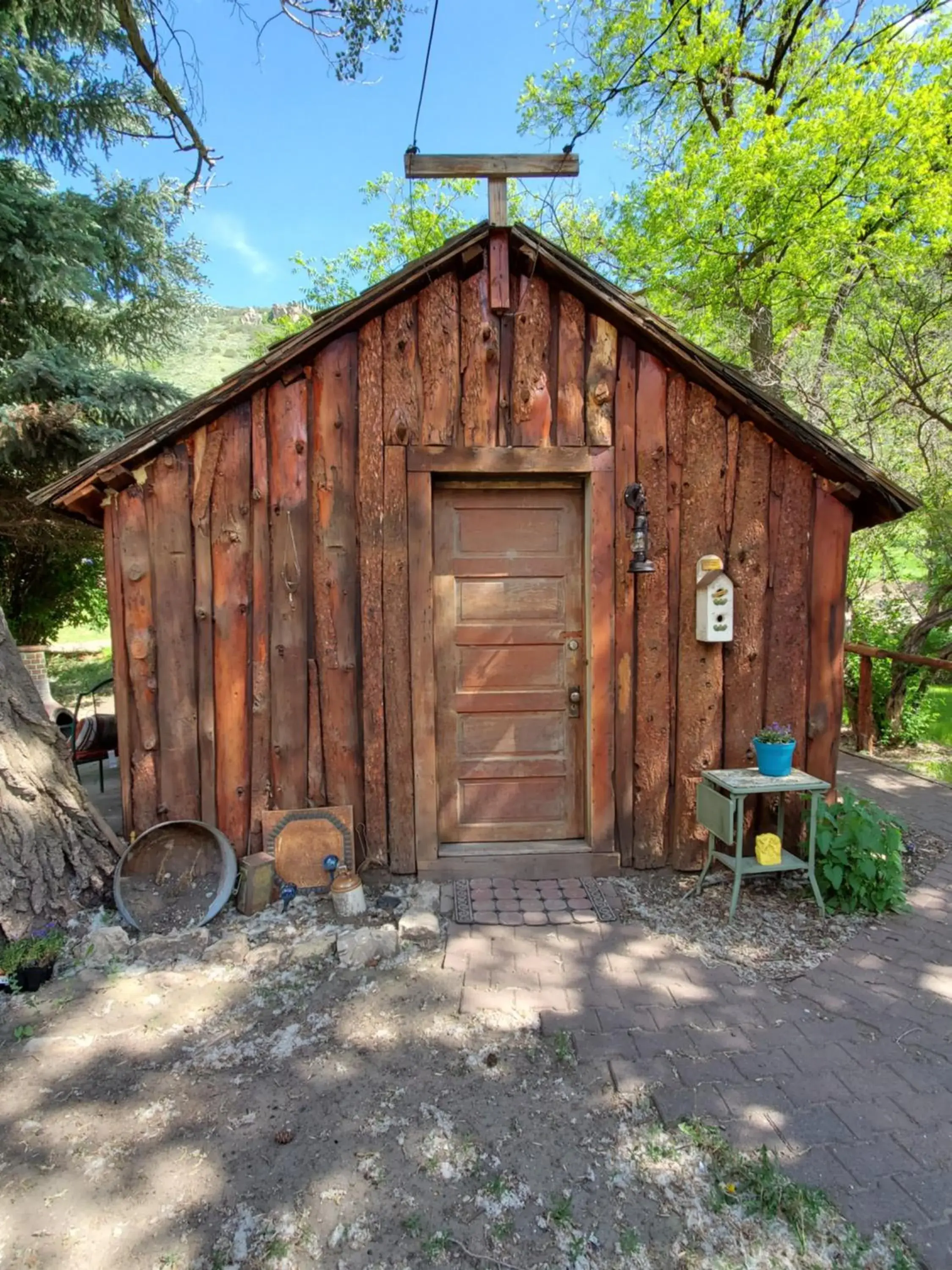 Queen Room in Bristol Cabins Queen Room in Bristol Cabins