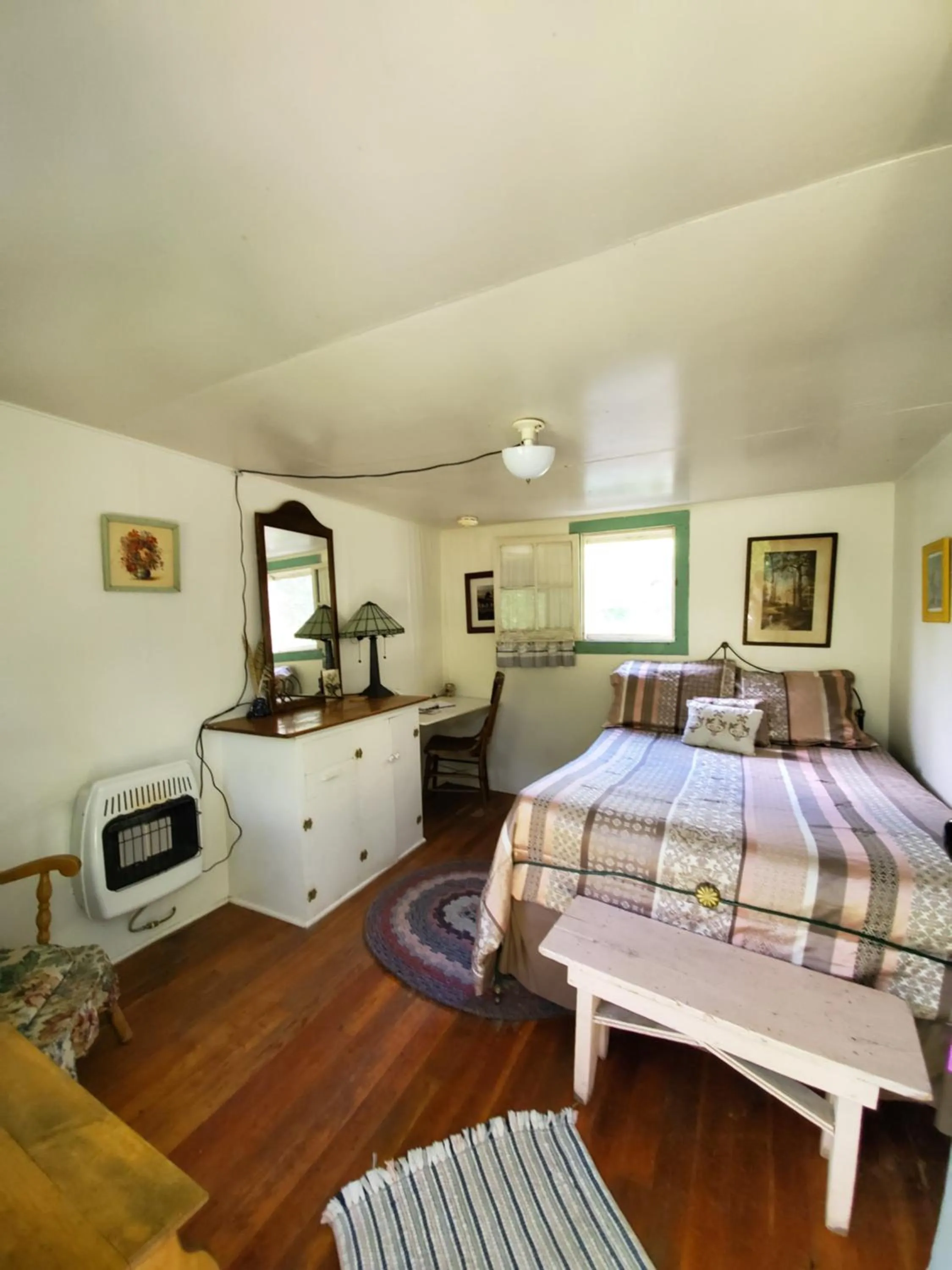 Bed in Bristol Cabins