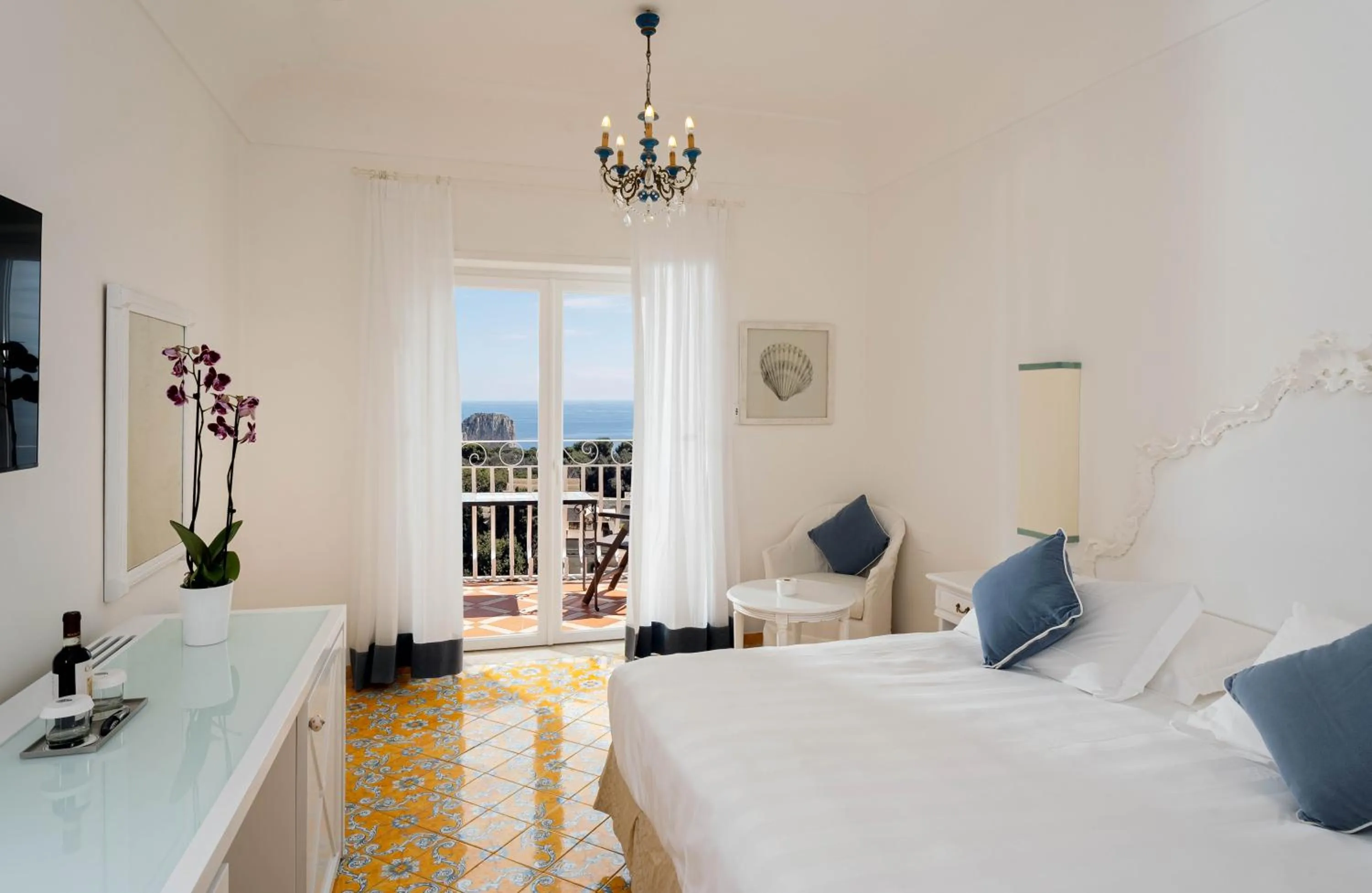 Bedroom, Bed in Sina Flora