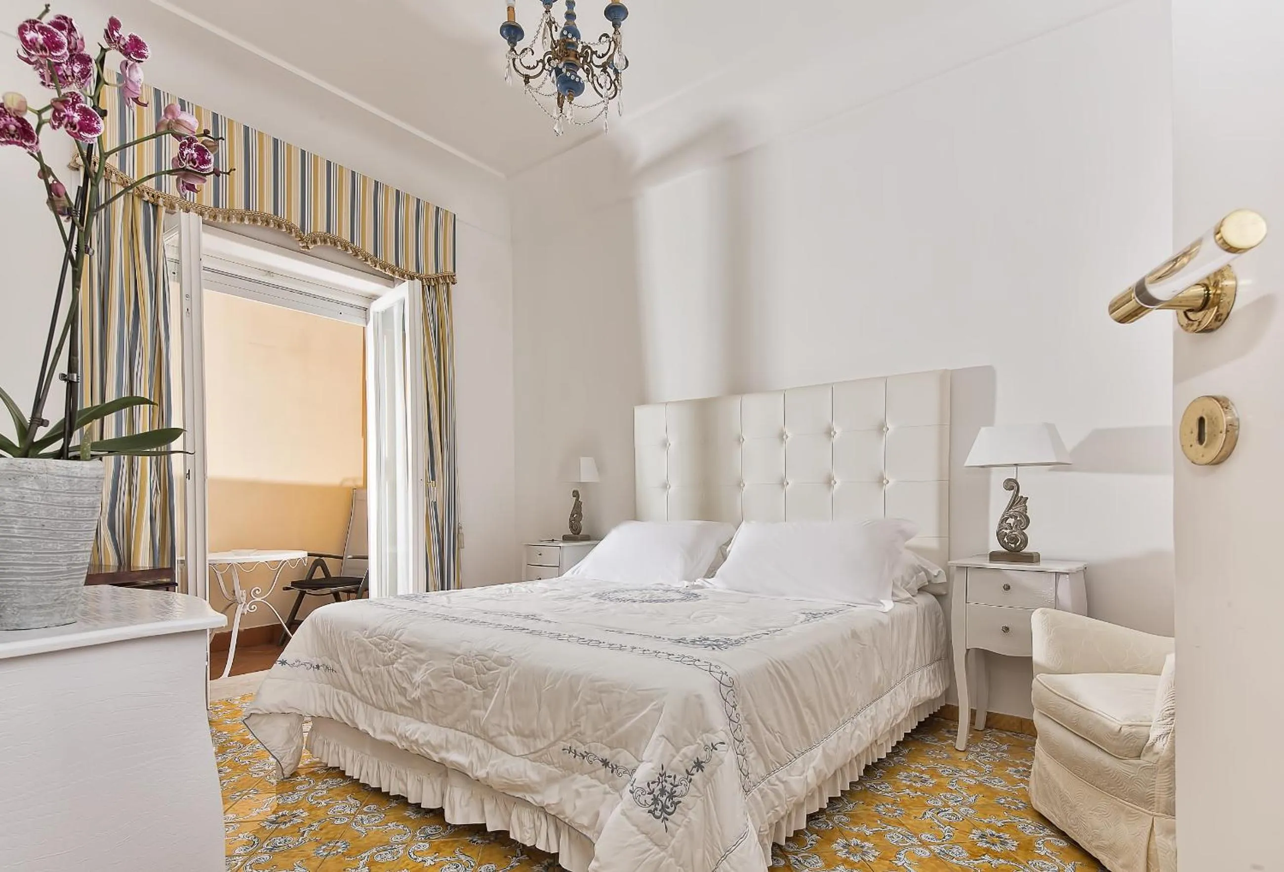 Bedroom, Bed in Sina Flora