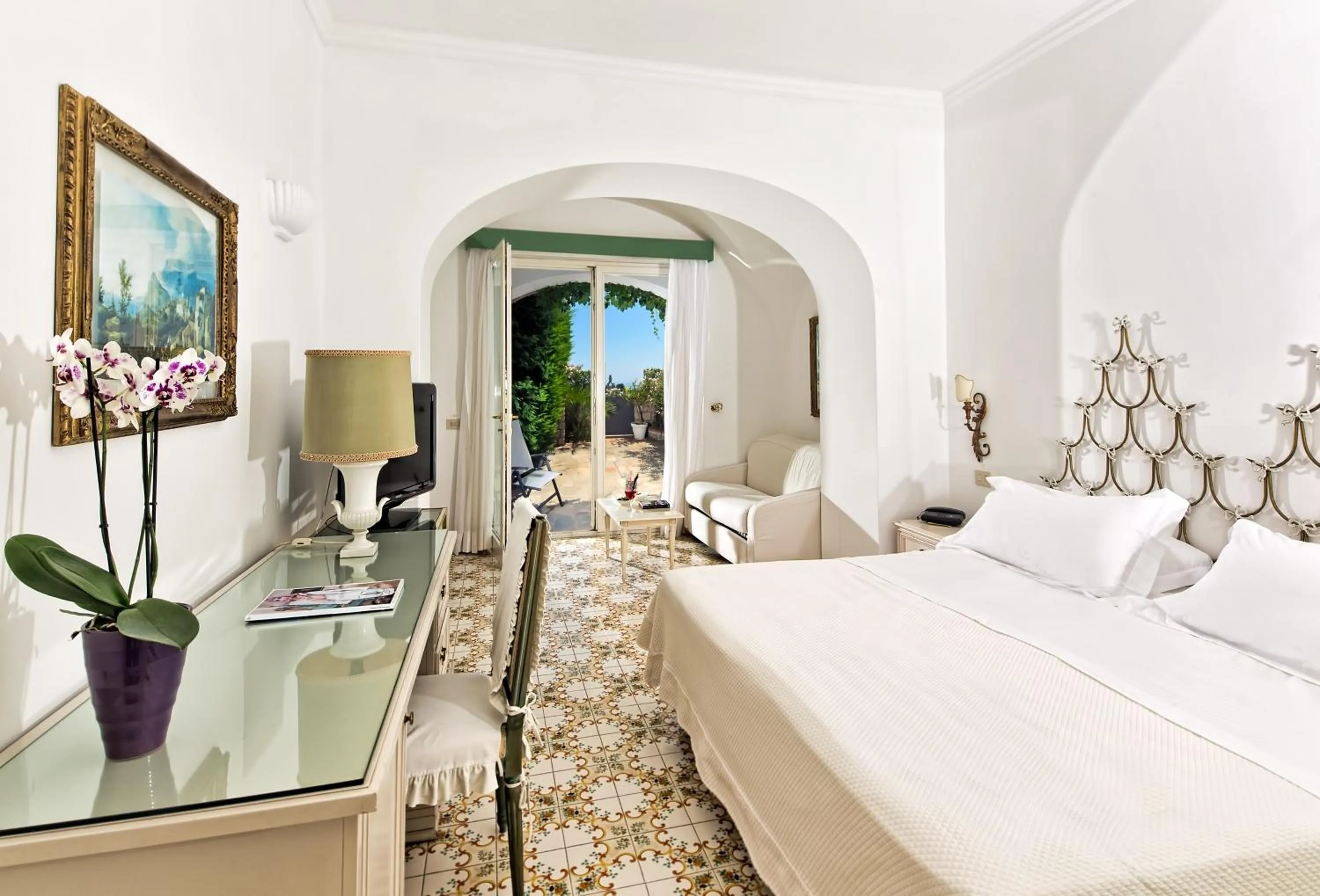 Bedroom, Bed in Sina Flora