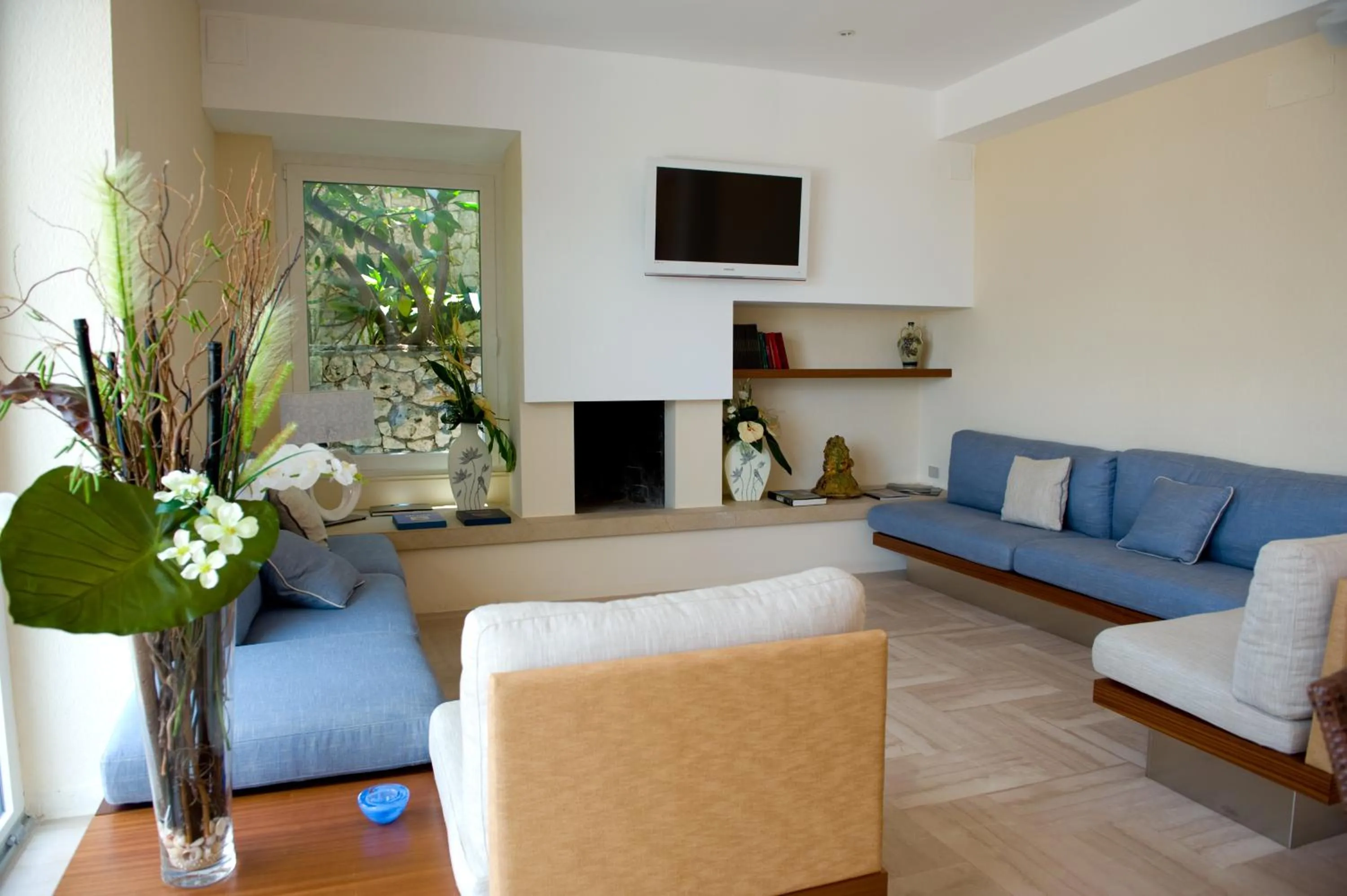 Communal lounge/ TV room in Hotel Orsa Maggiore