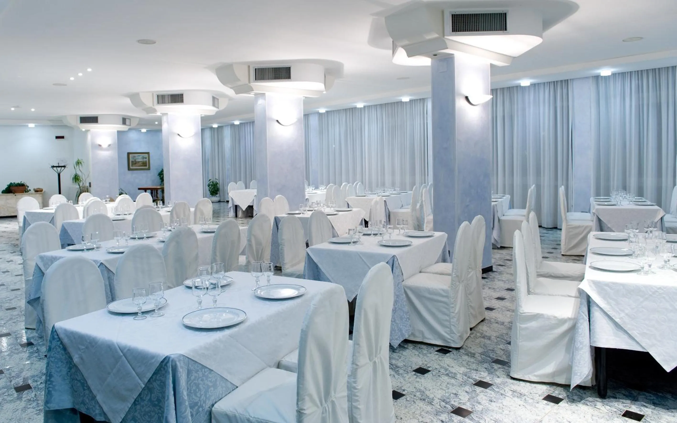 Restaurant/places to eat in Hotel Orsa Maggiore