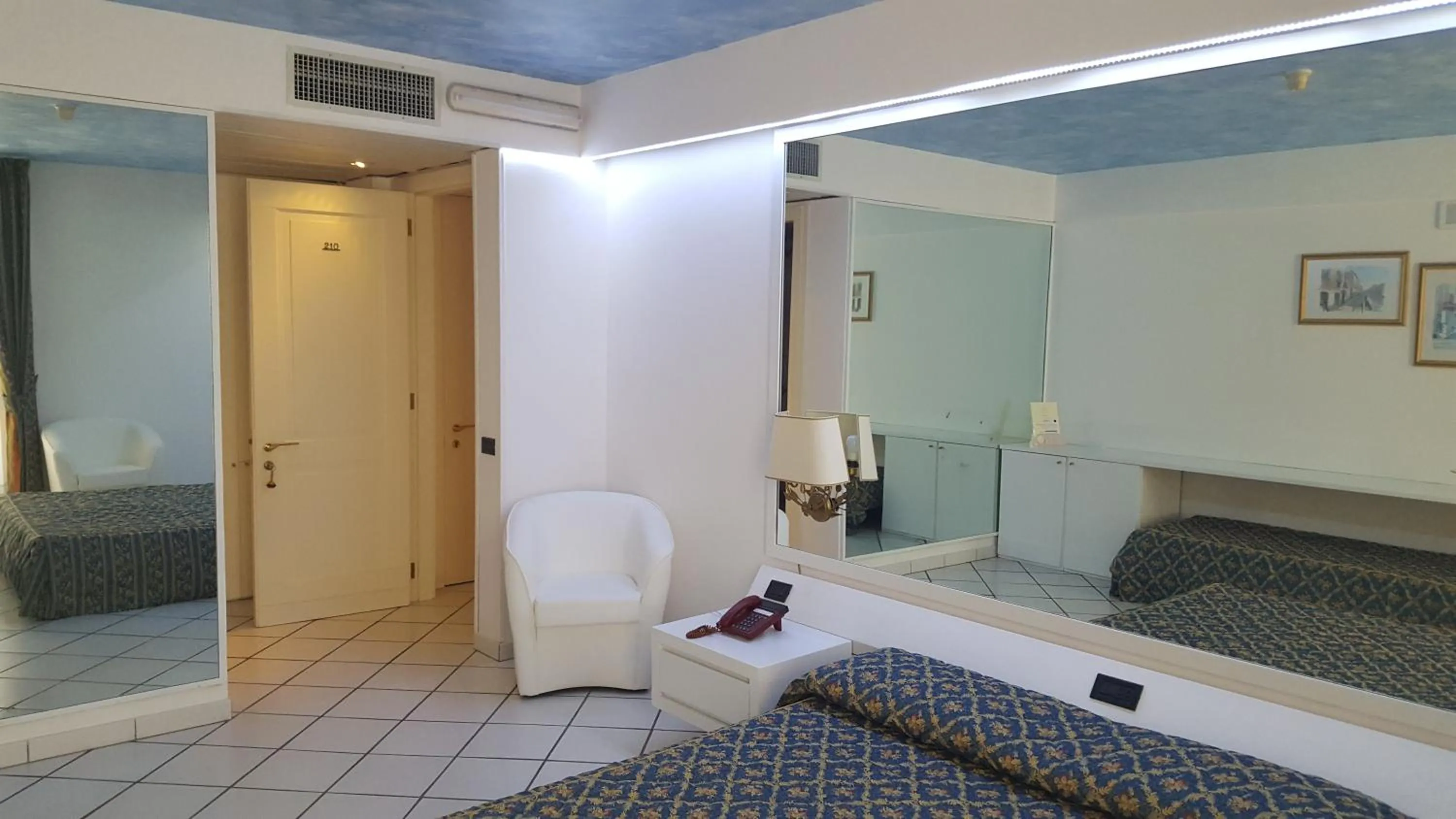 Photo of the whole room, Bed in Hotel Ristorante Panoramico