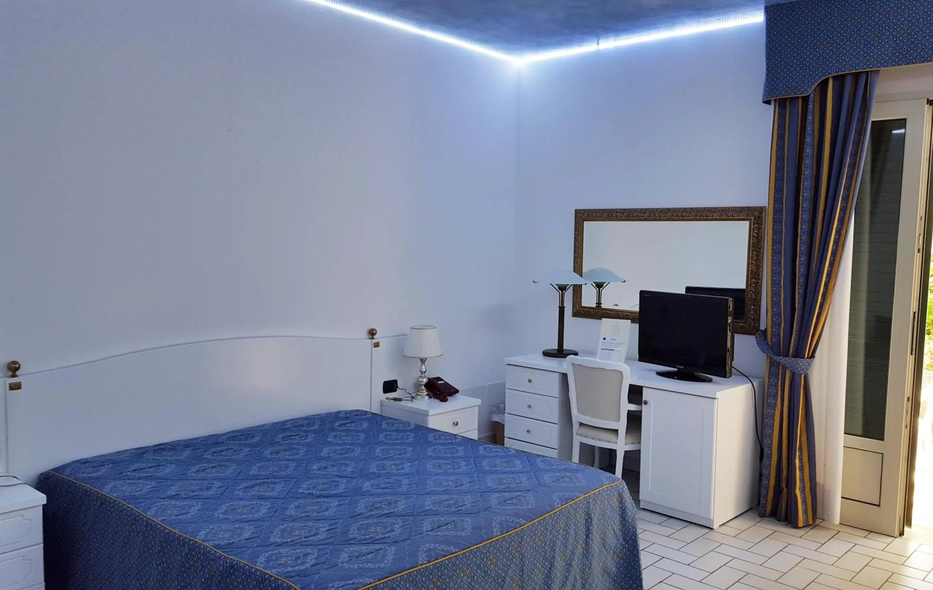 Photo of the whole room, Bed in Hotel Ristorante Panoramico