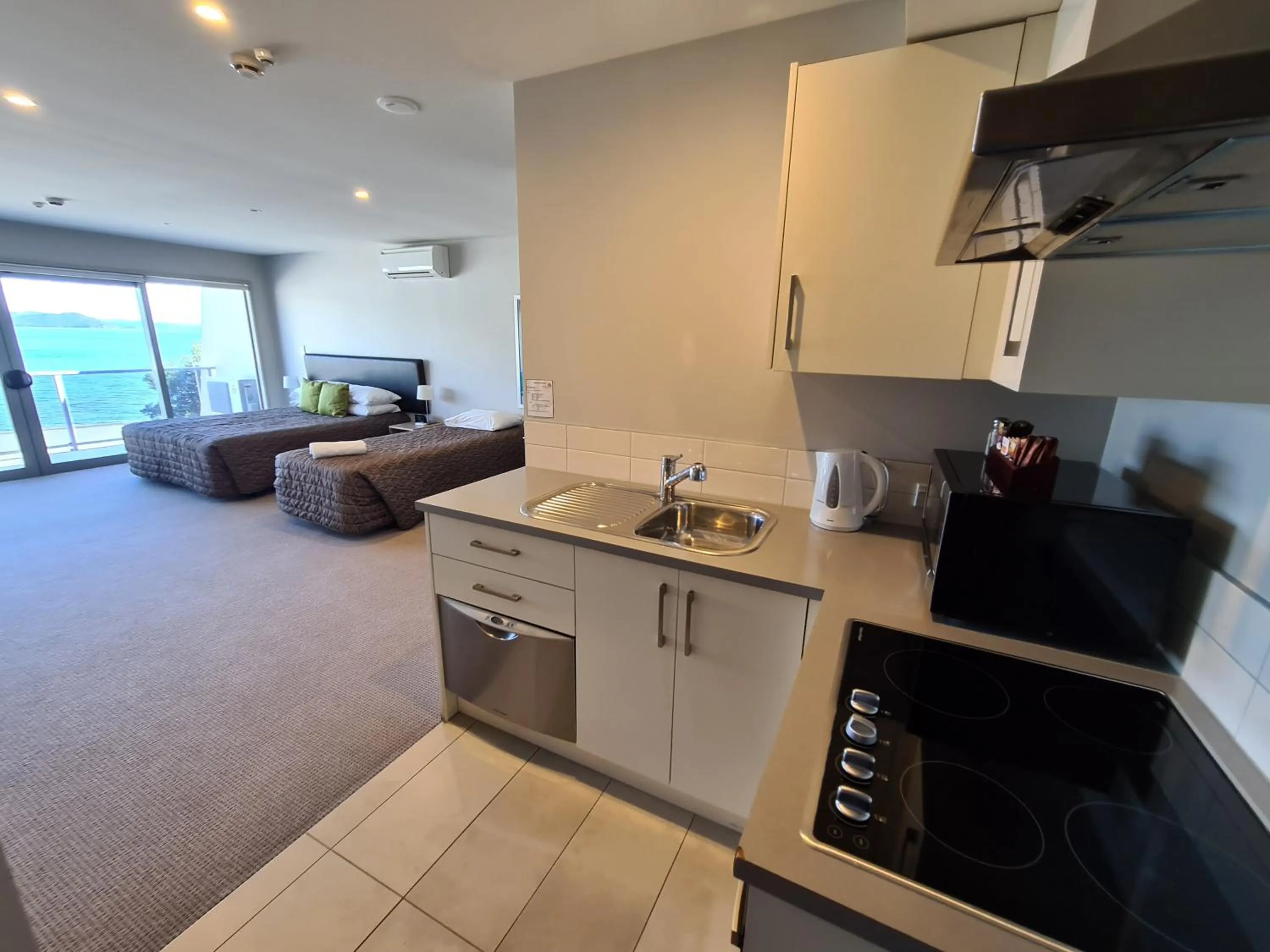 Kitchen or kitchenette in Te Kaha Beach Hotel