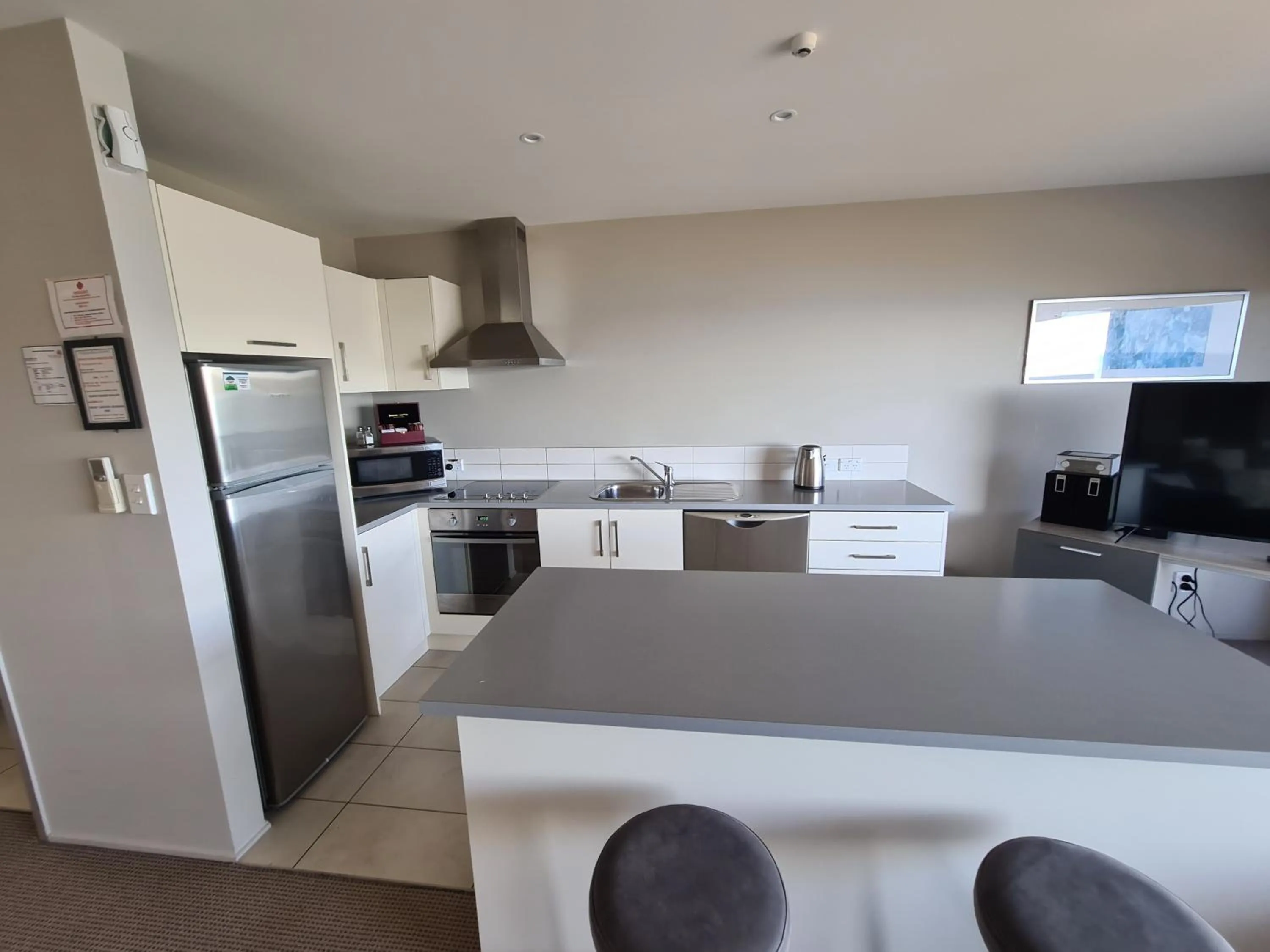 Kitchen or kitchenette in Te Kaha Beach Hotel