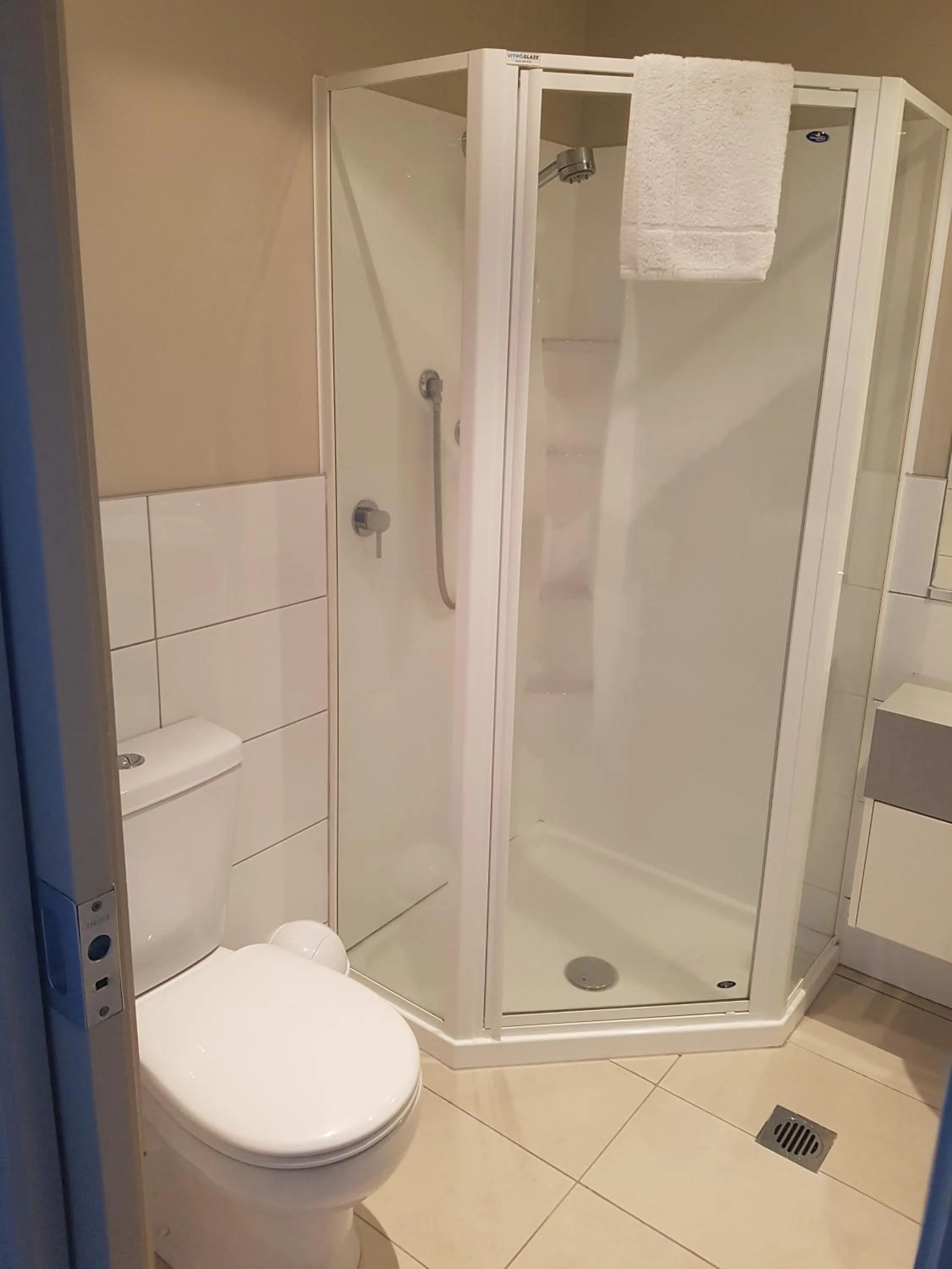 Shower in Te Kaha Beach Hotel