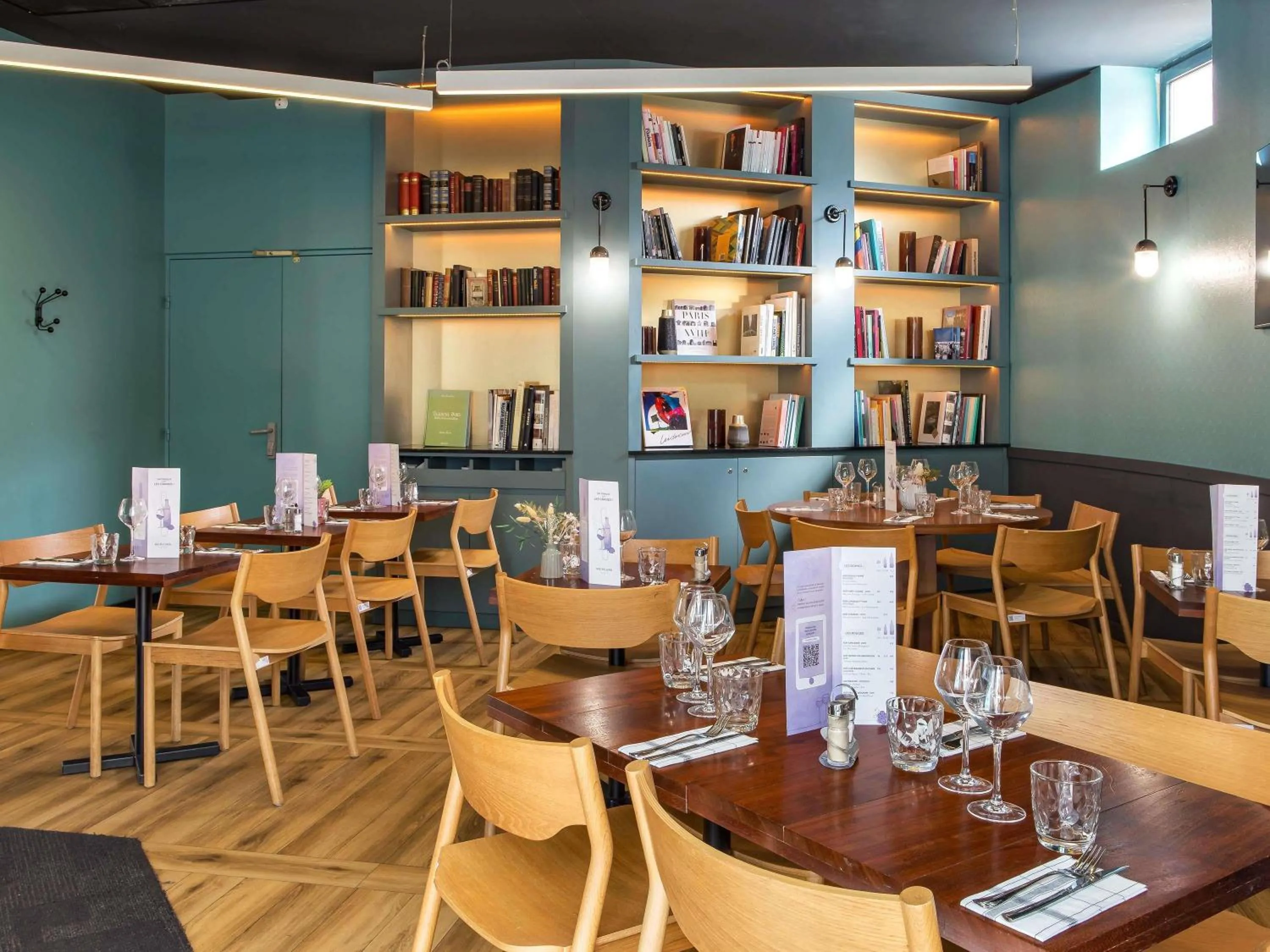 Restaurant/places to eat in Mercure Paris Saint-Ouen