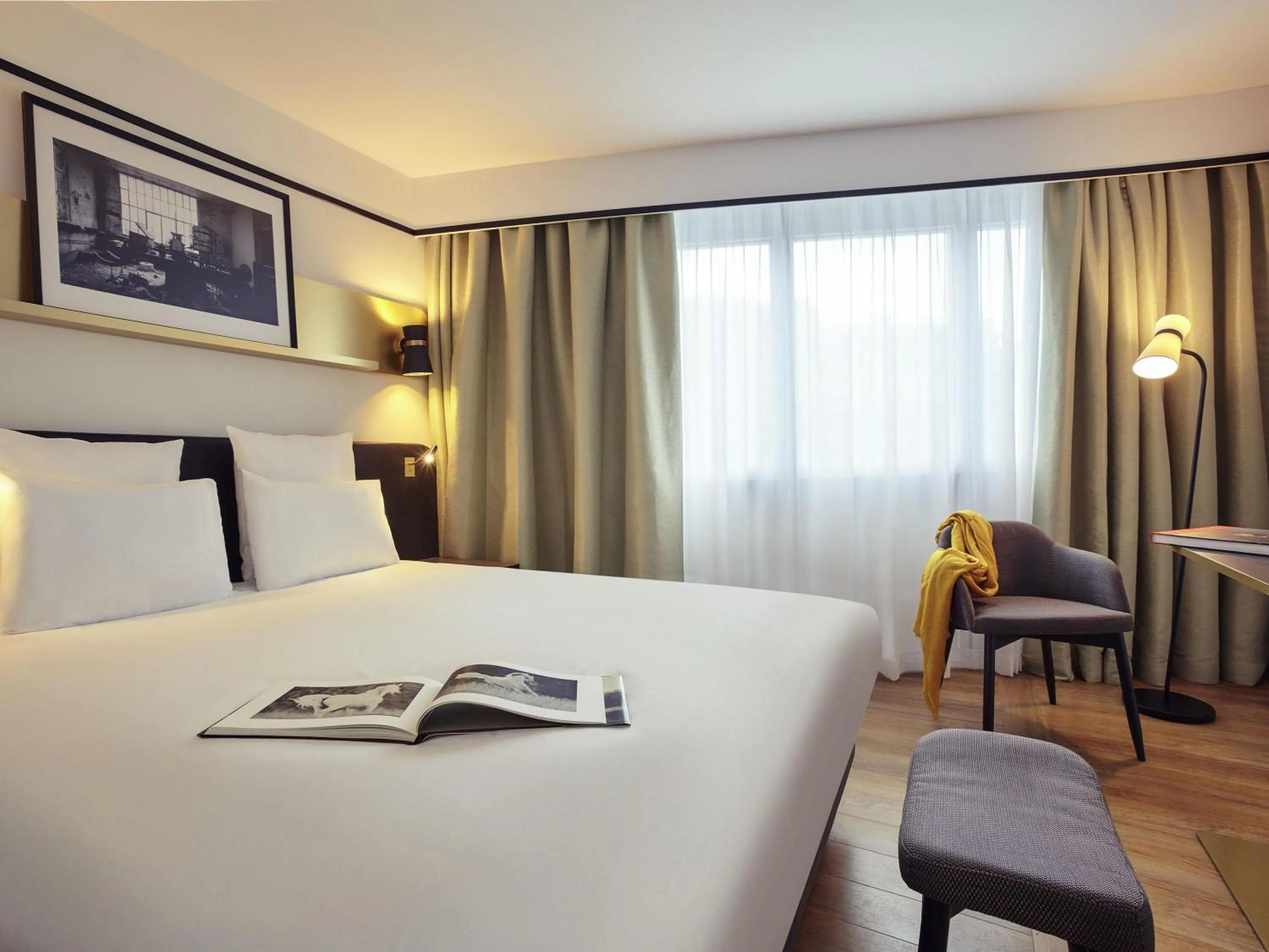Bedroom, Bed in Mercure Paris Saint-Ouen