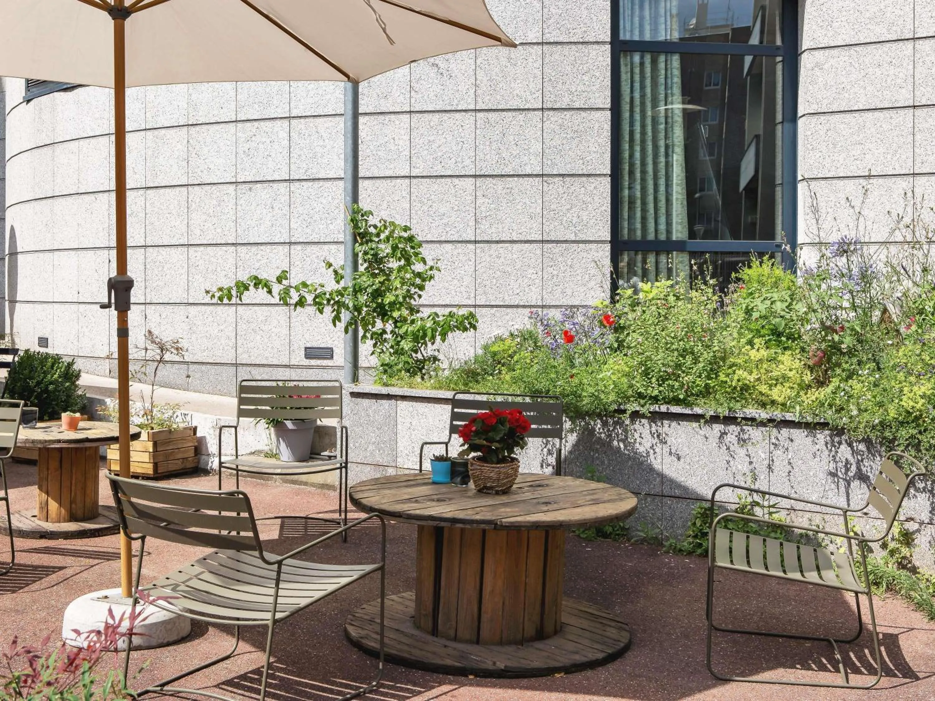 Restaurant/places to eat in Mercure Paris Saint-Ouen