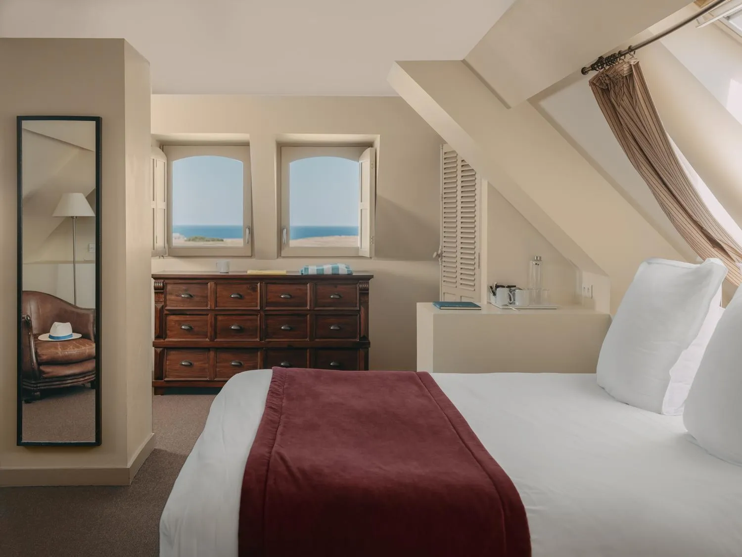 Photo of the whole room, Bed in Le Grand Large, Belle-Ile-En-Mer