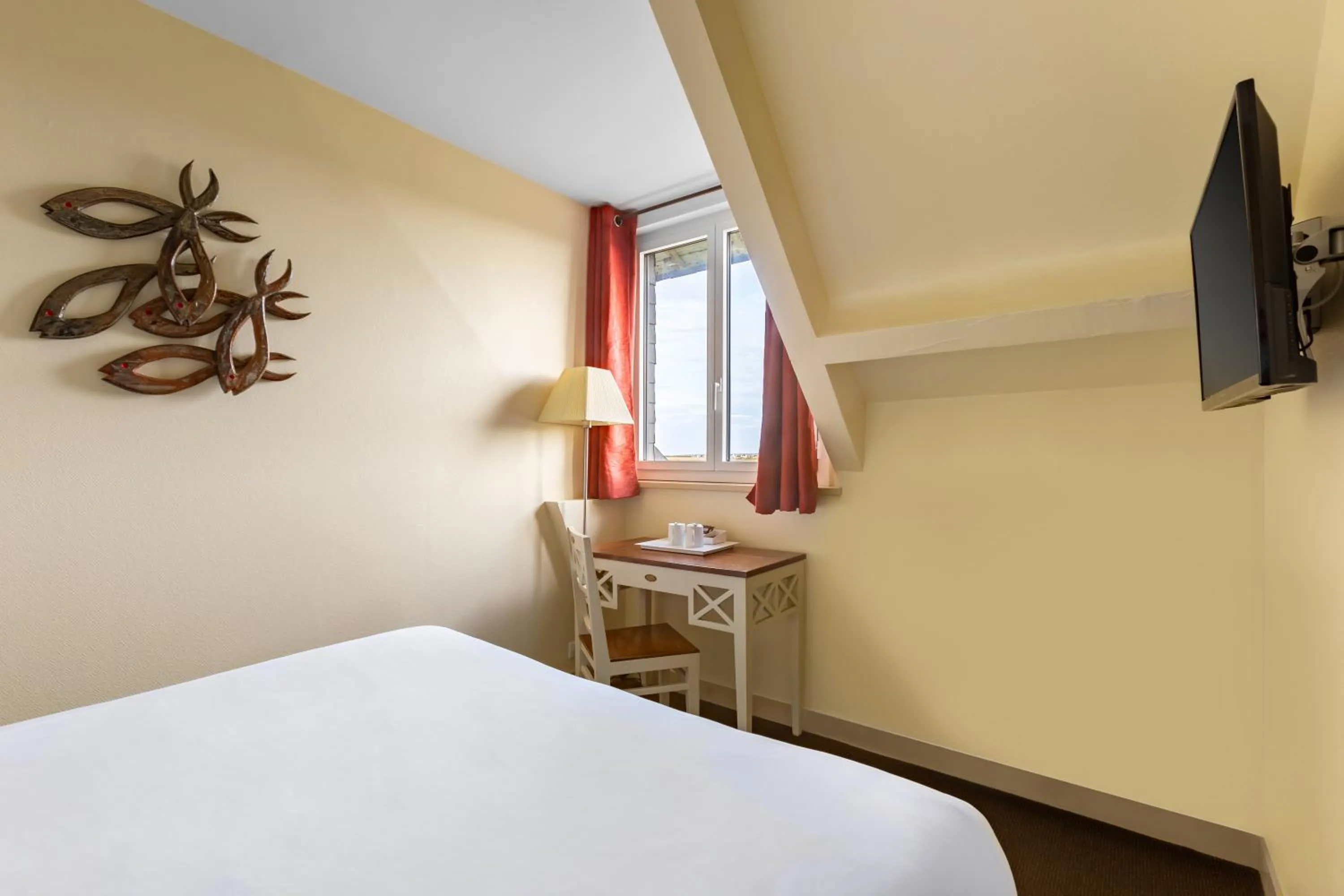 Photo of the whole room, Bed in Le Grand Large, Belle-Ile-En-Mer