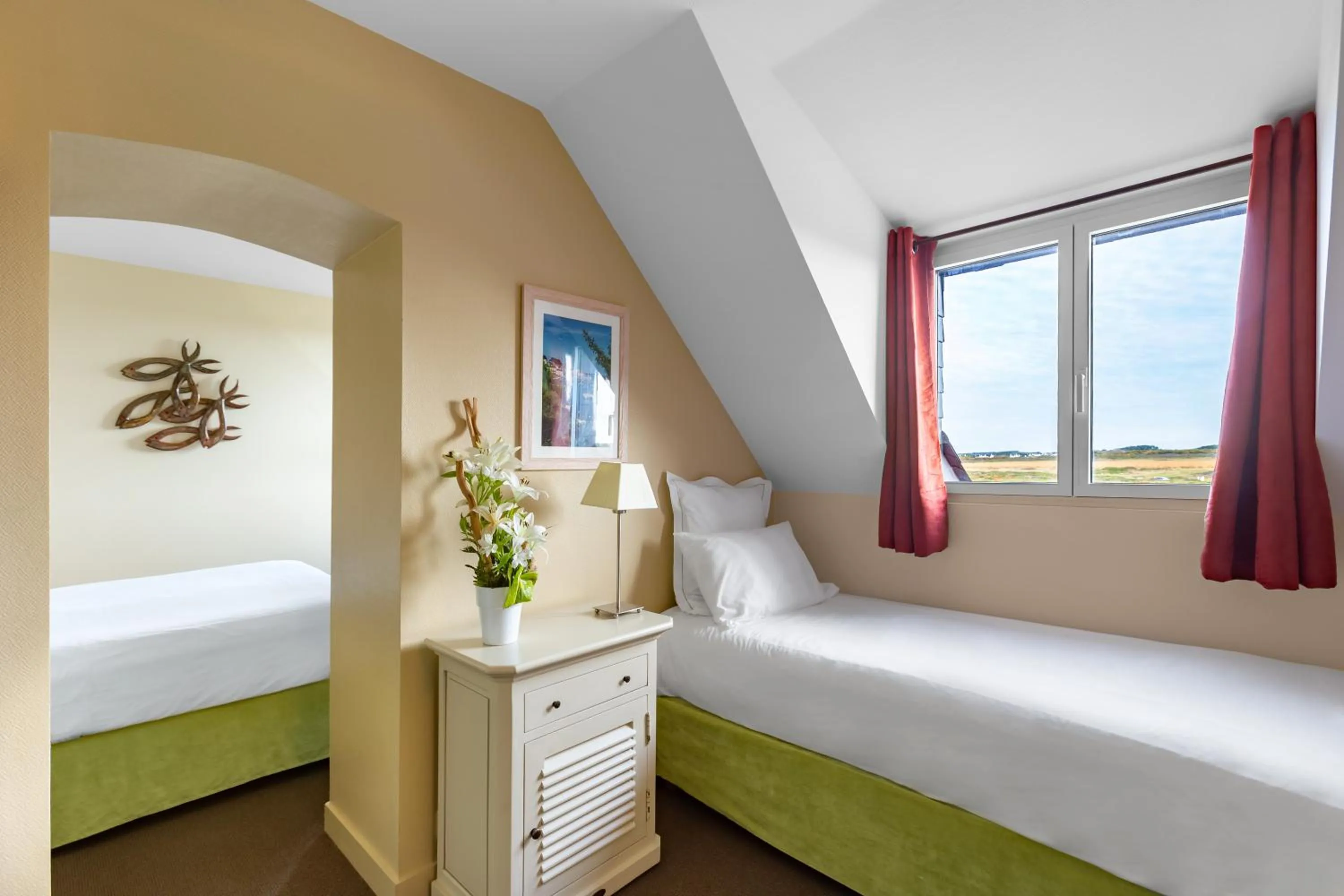 Photo of the whole room, Bed in Le Grand Large, Belle-Ile-En-Mer
