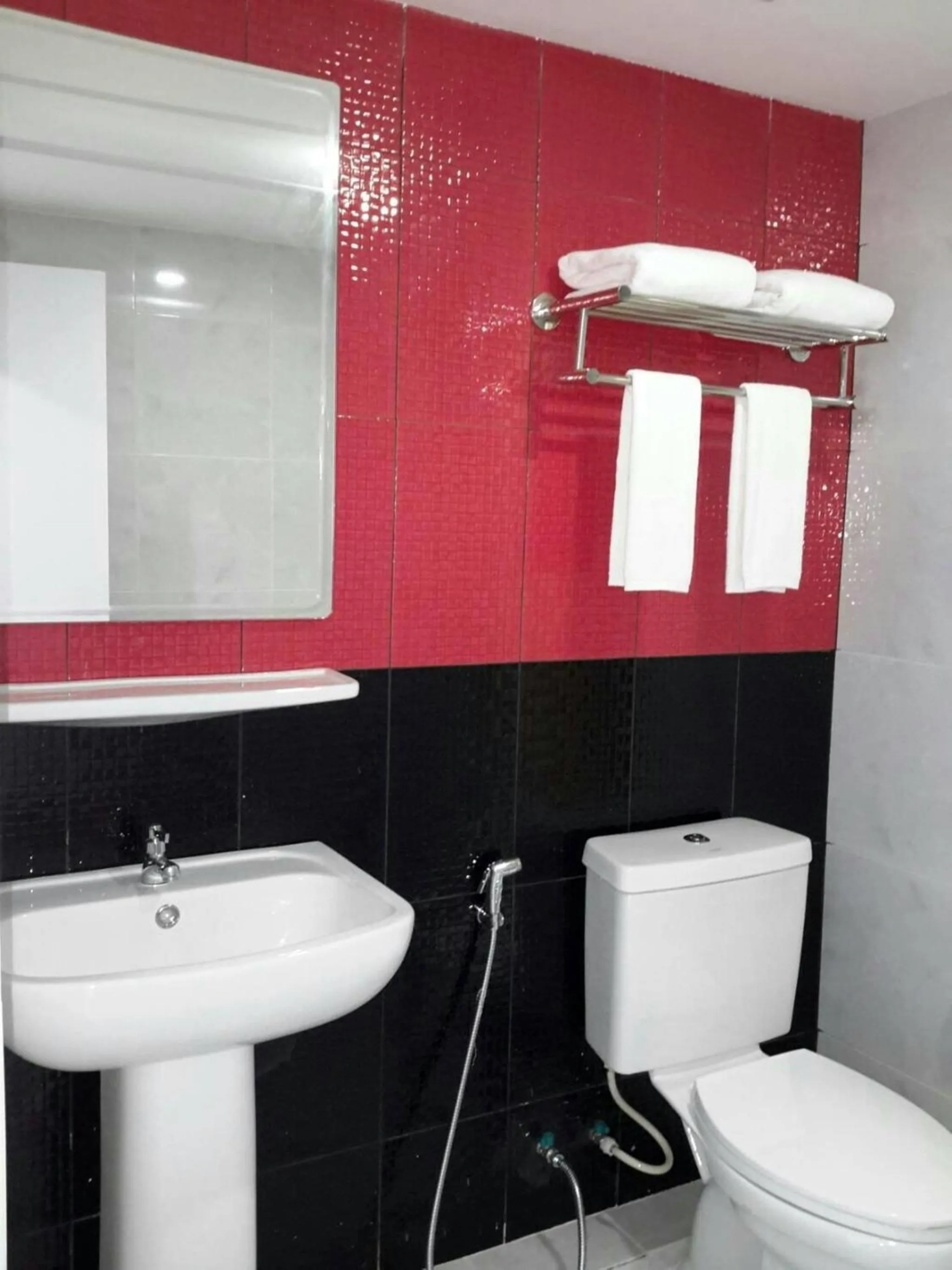 Bathroom in Sakura Budget Hotel