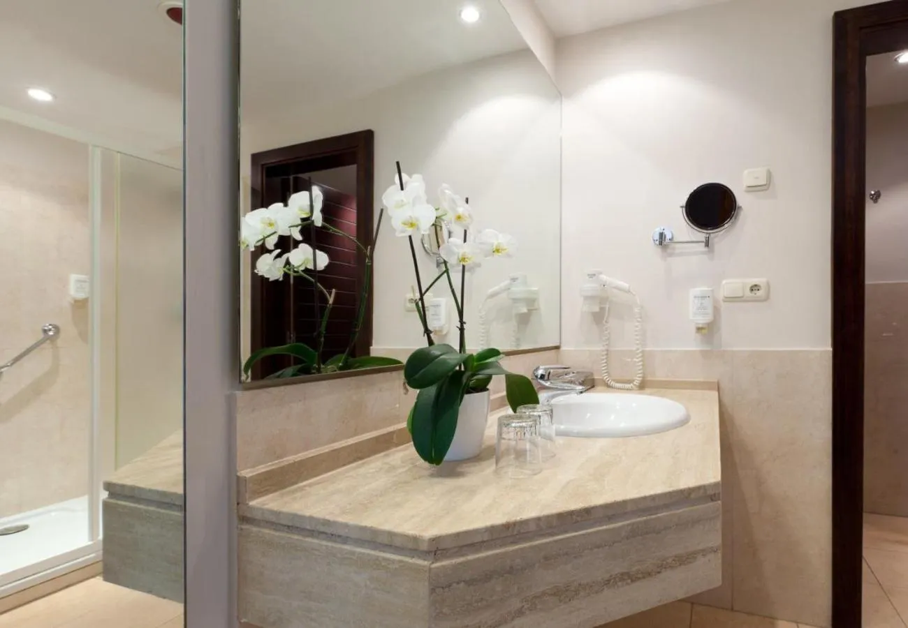 Bathroom in Impressive Playa Granada Golf