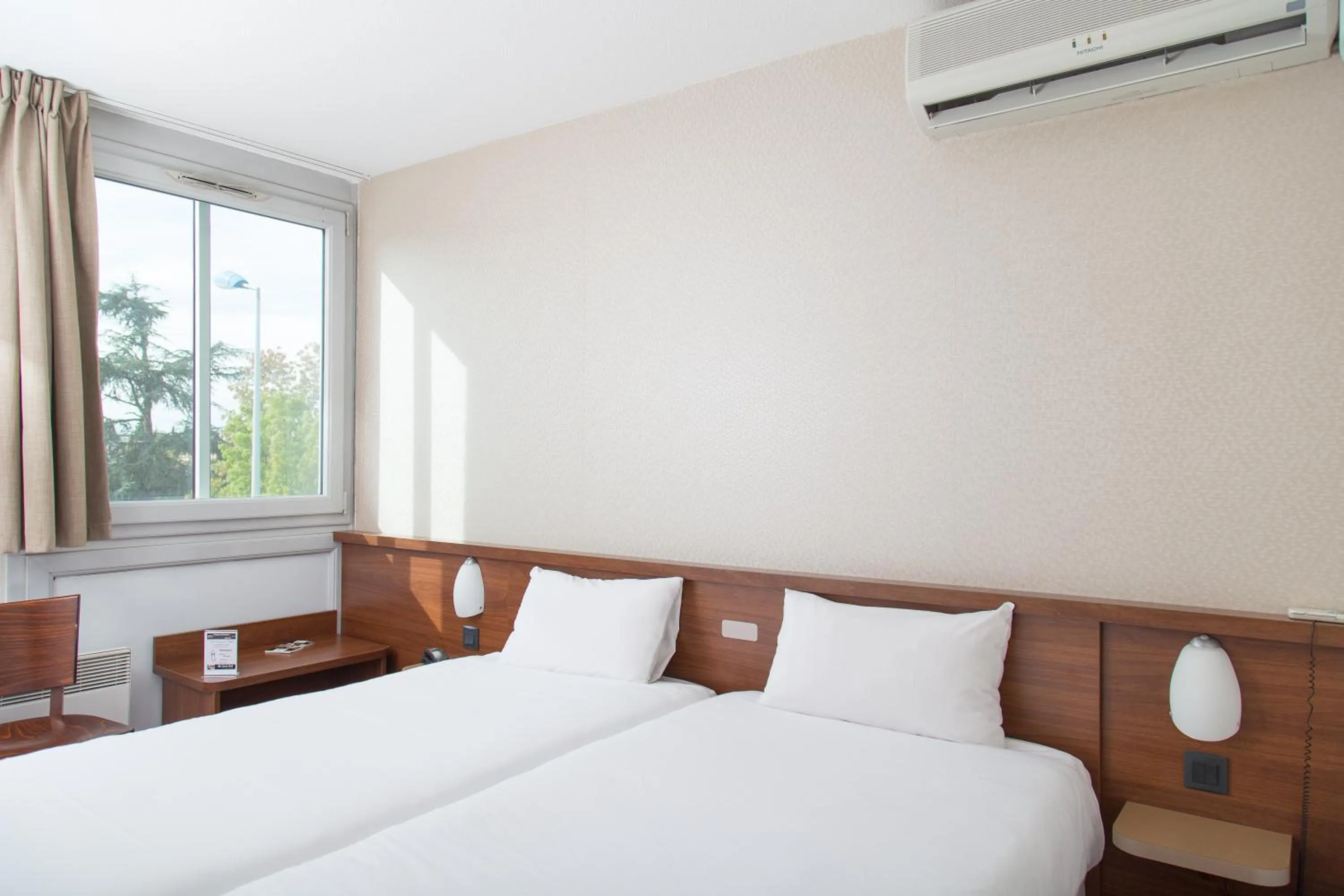 Bedroom, Bed in Brit Hotel Toulouse Colomiers – L’Esplanade