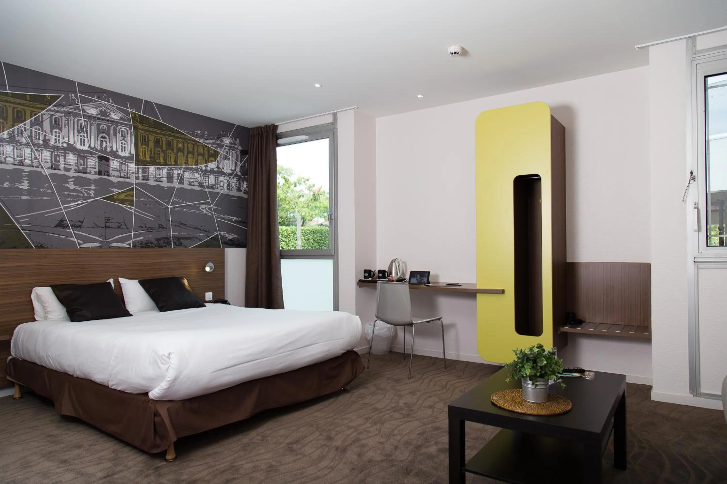 Bedroom, Bed in Brit Hotel Toulouse Colomiers – L’Esplanade