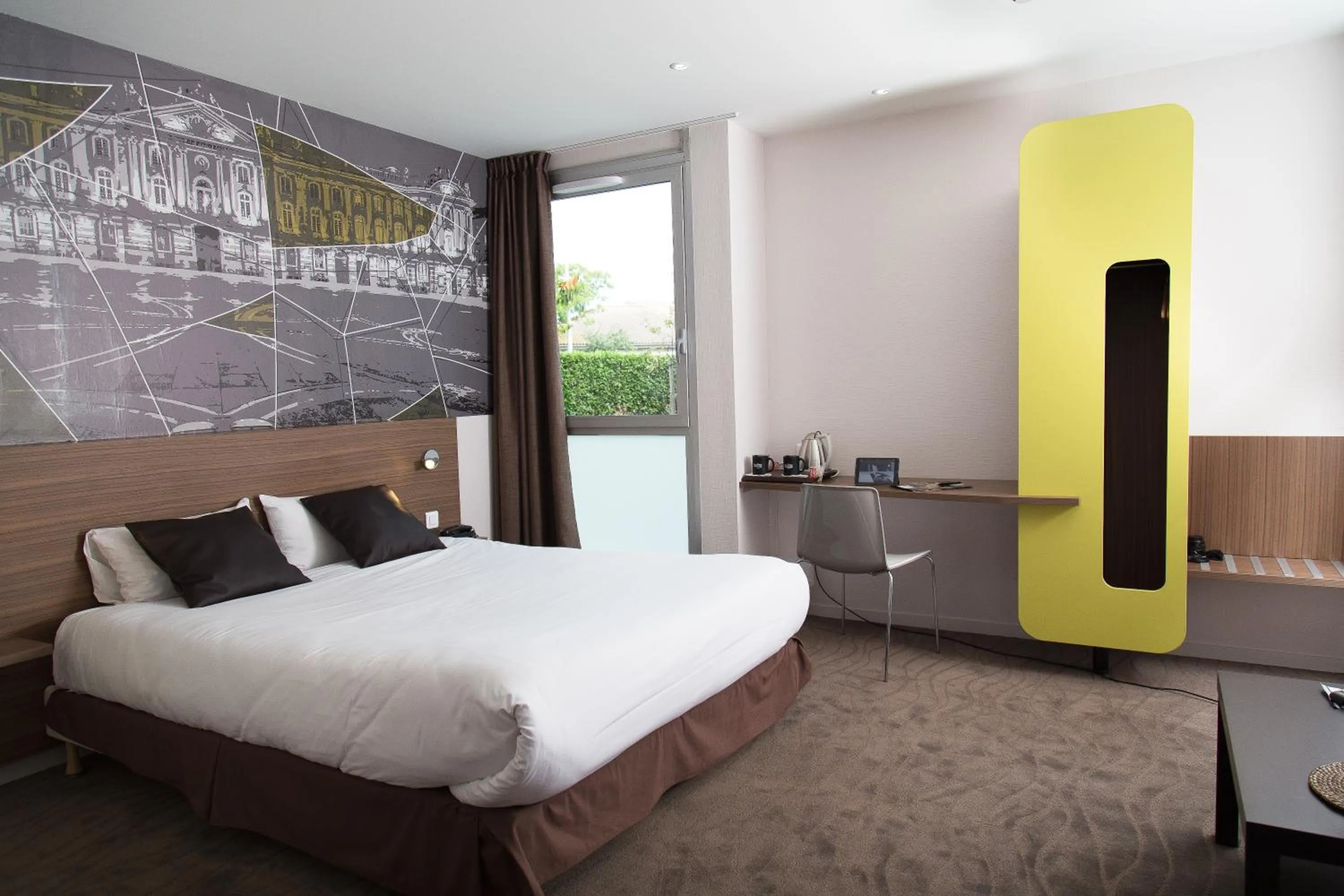 Bedroom, Bed in Brit Hotel Toulouse Colomiers – L’Esplanade