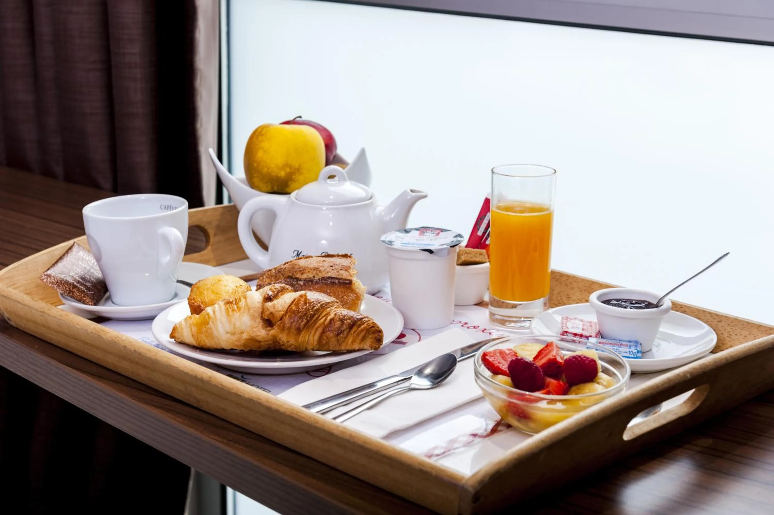 Breakfast in Brit Hotel Toulouse Colomiers – L’Esplanade