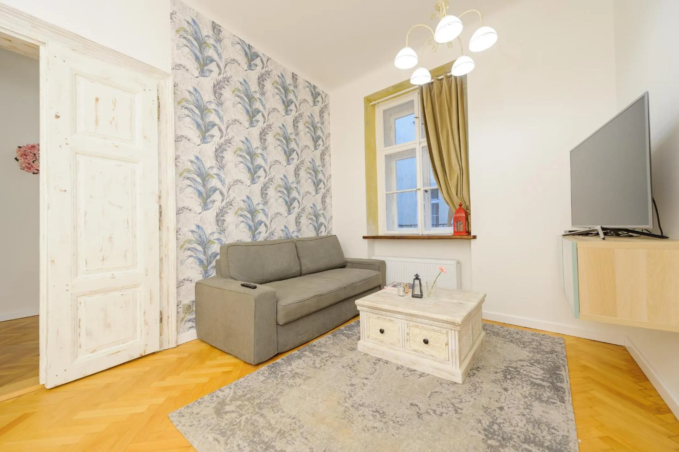 Communal lounge/ TV room in Pinkova Apartments