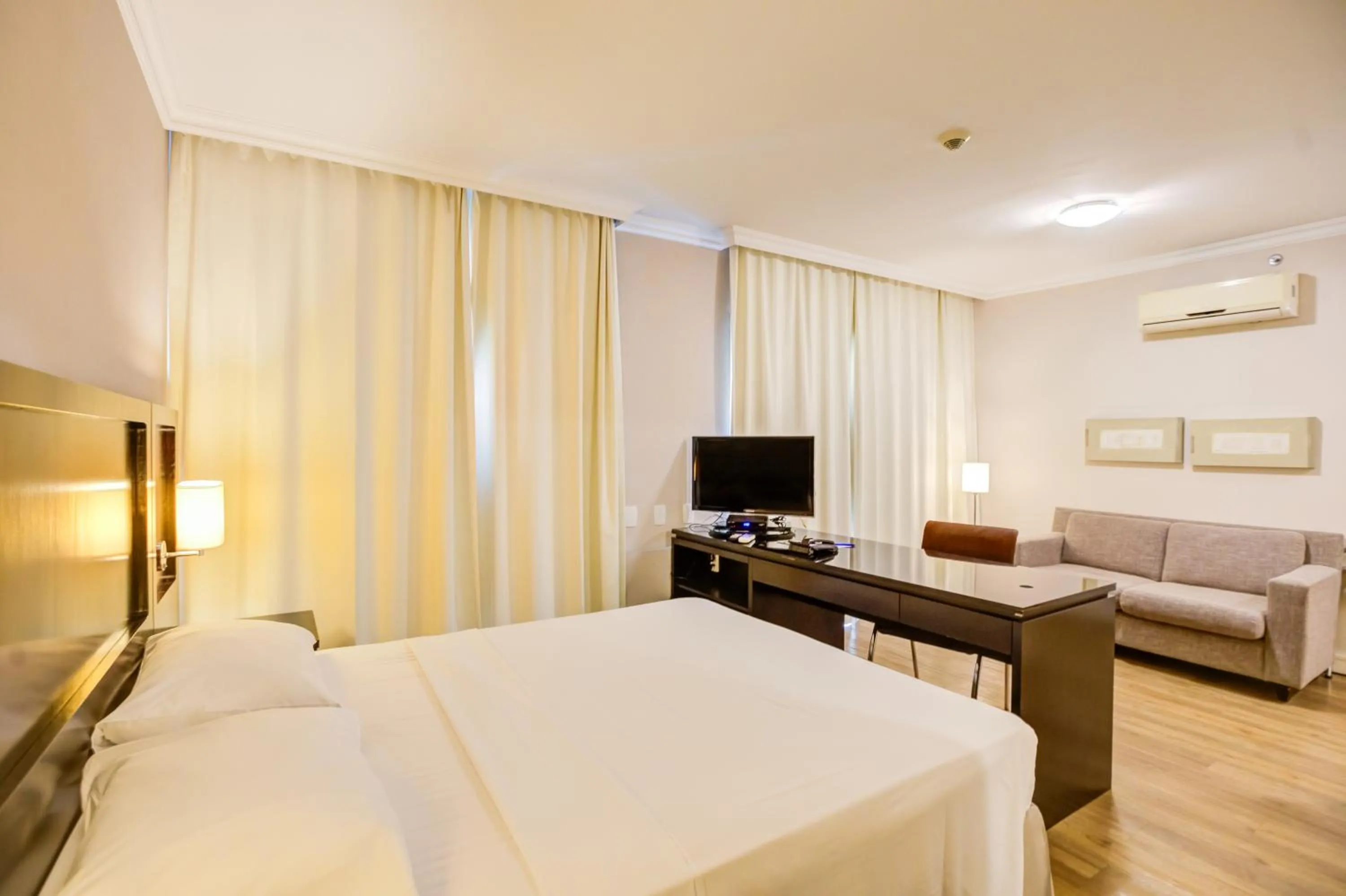 Bed in Transamerica Executive Perdizes