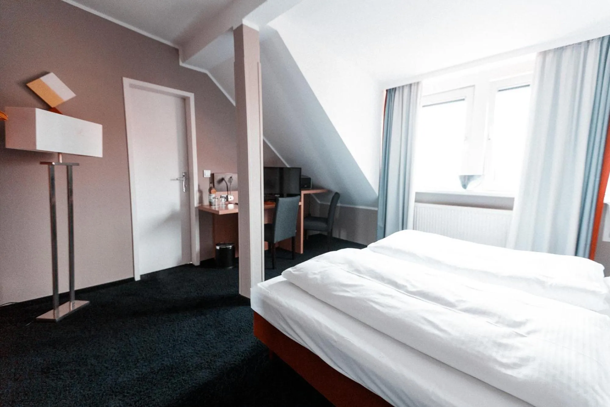 Bed in Hotel am Rothenbaum