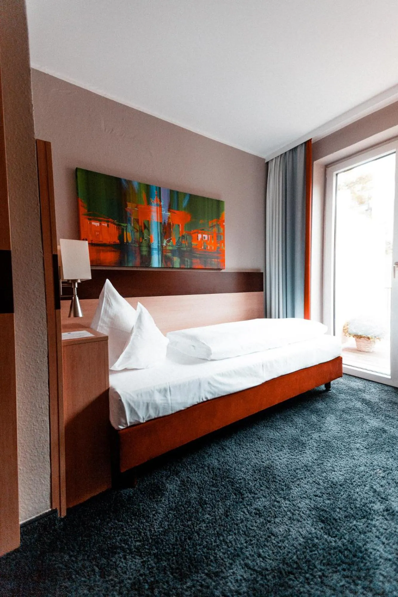 Bed in Hotel am Rothenbaum