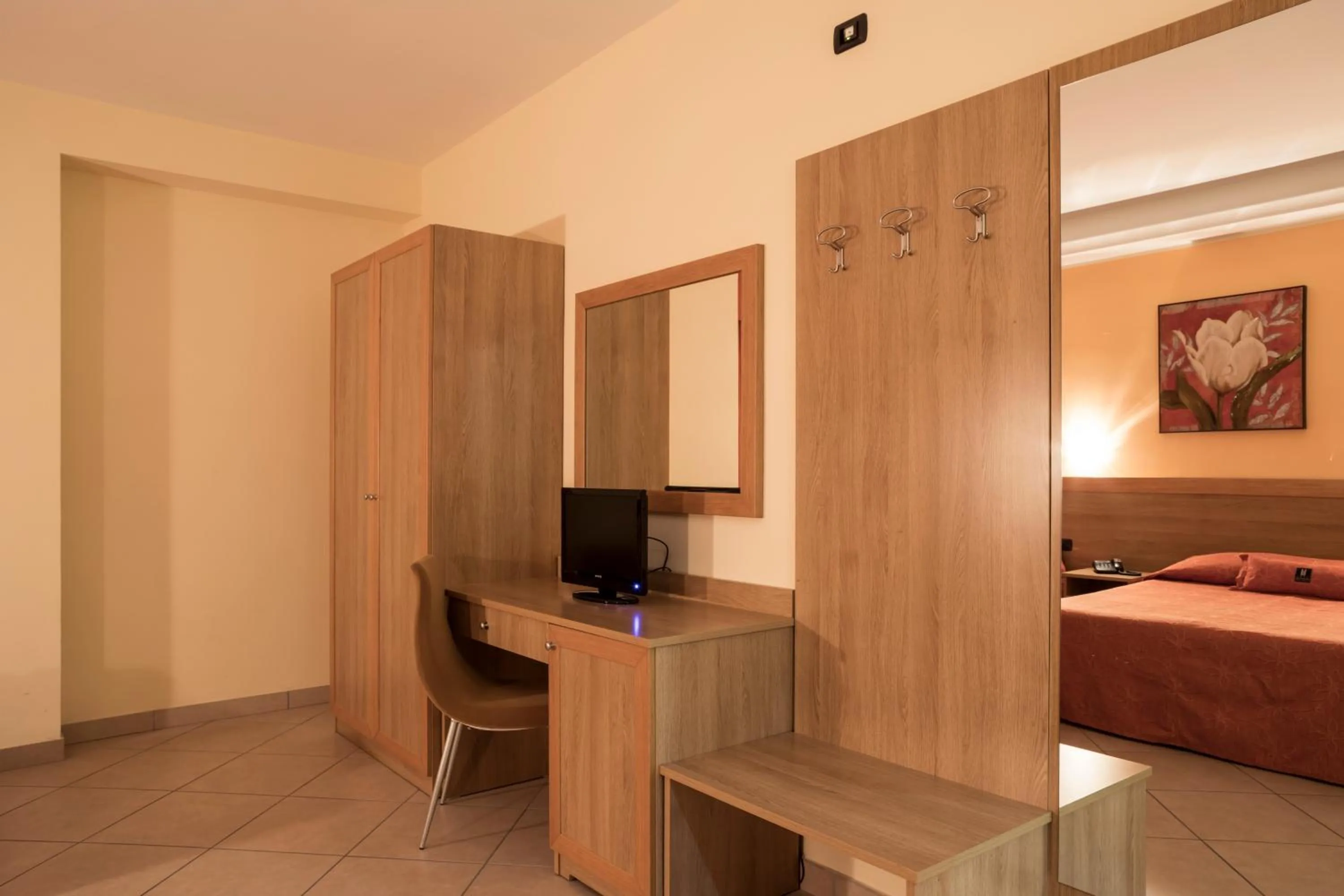 Photo of the whole room, Bed in Manhattan Village Hotel