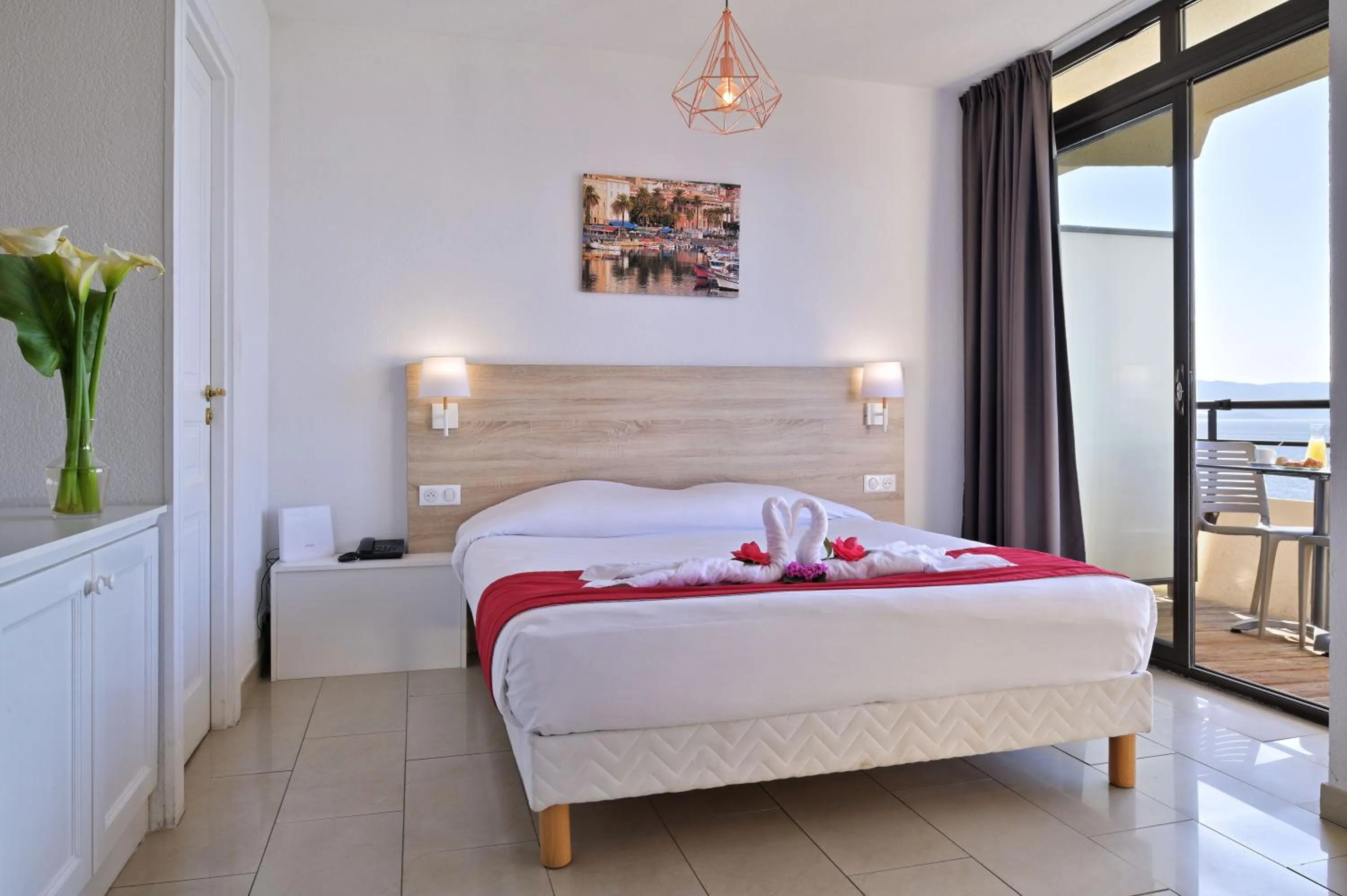 Photo of the whole room, Bed in Résidence Les Calanques