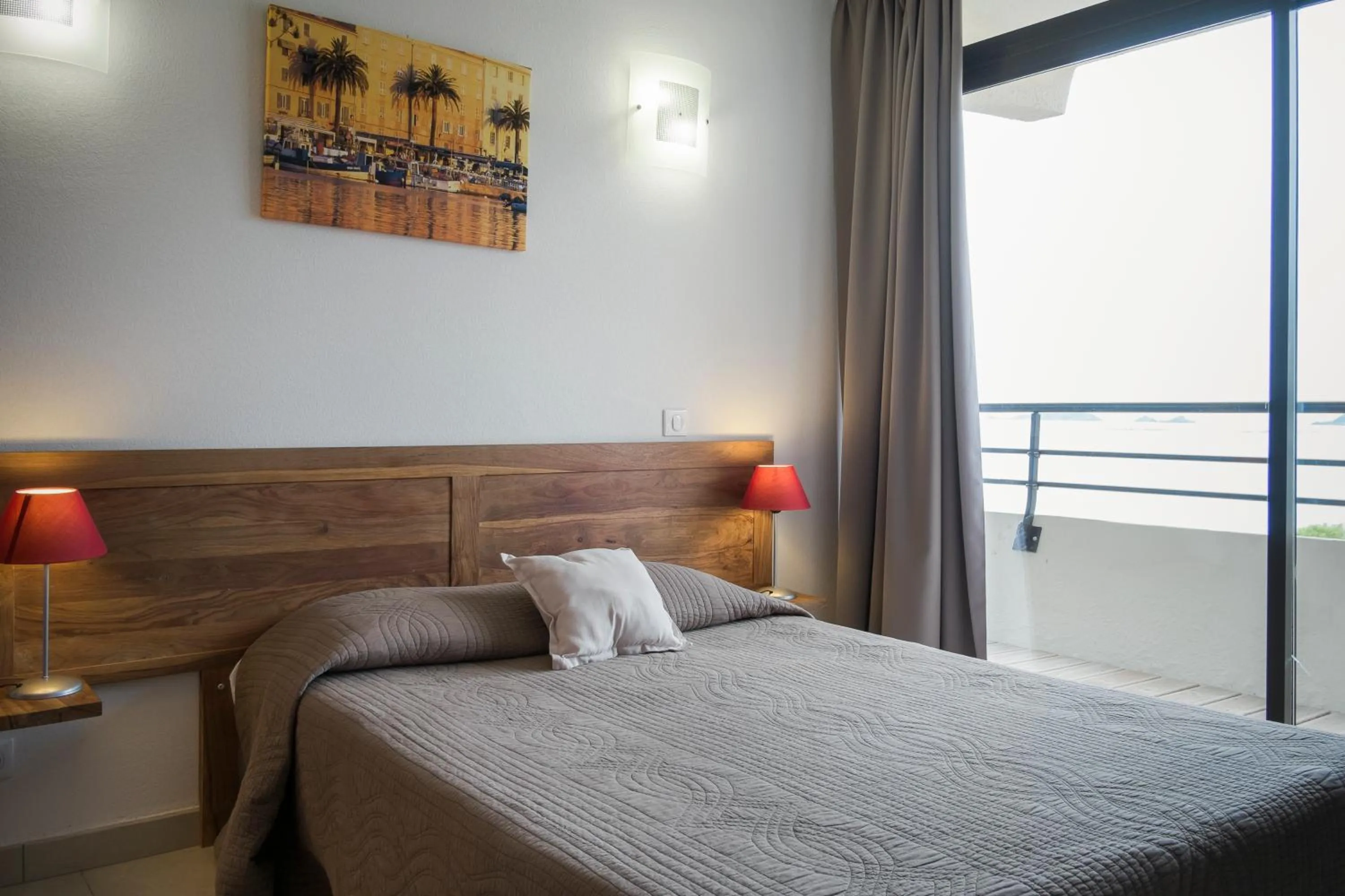 Property building, Bed in Résidence Les Calanques