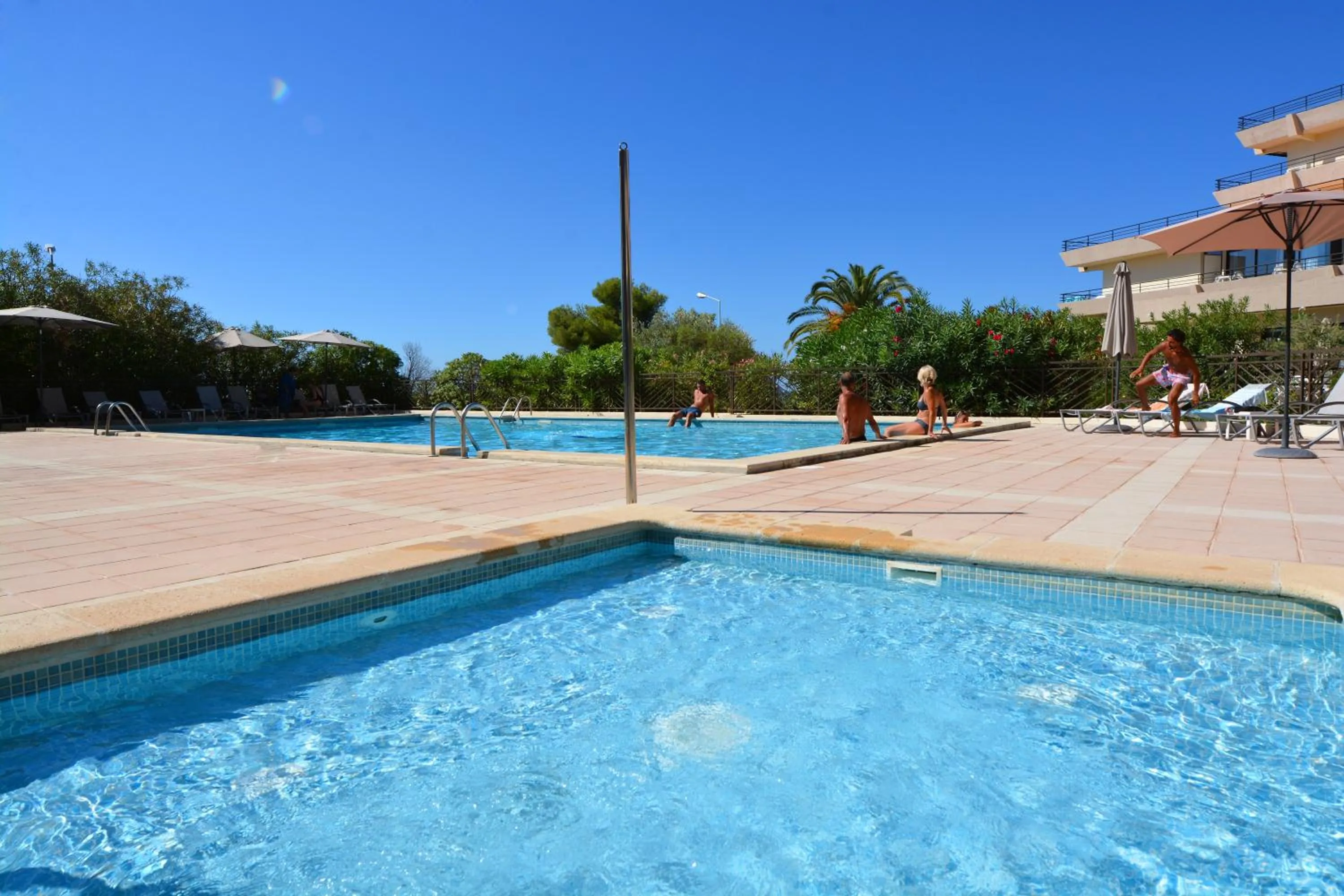 Swimming pool in Résidence Les Calanques