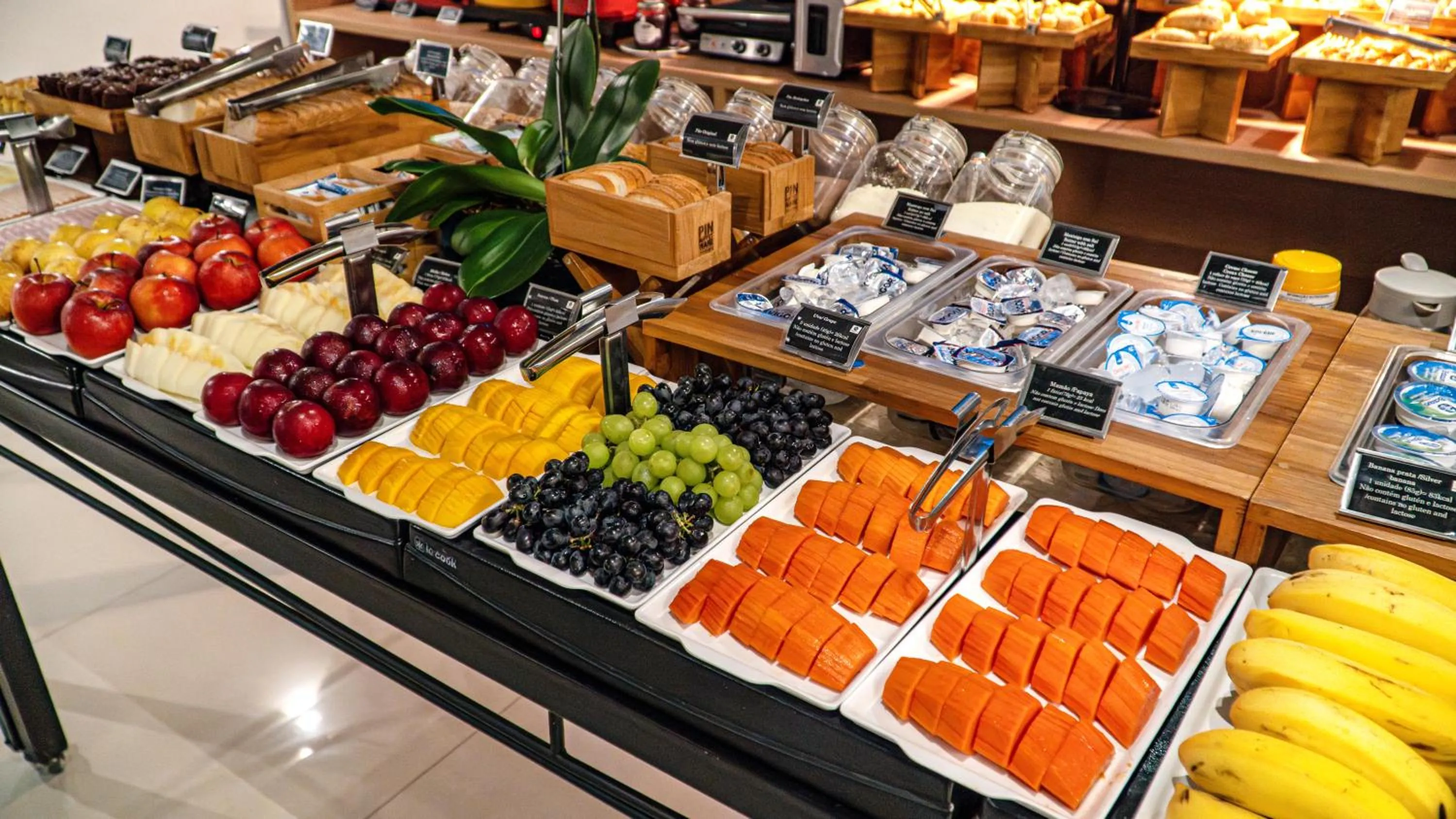 Buffet breakfast in Transamerica Executive Chácara Santo Antônio