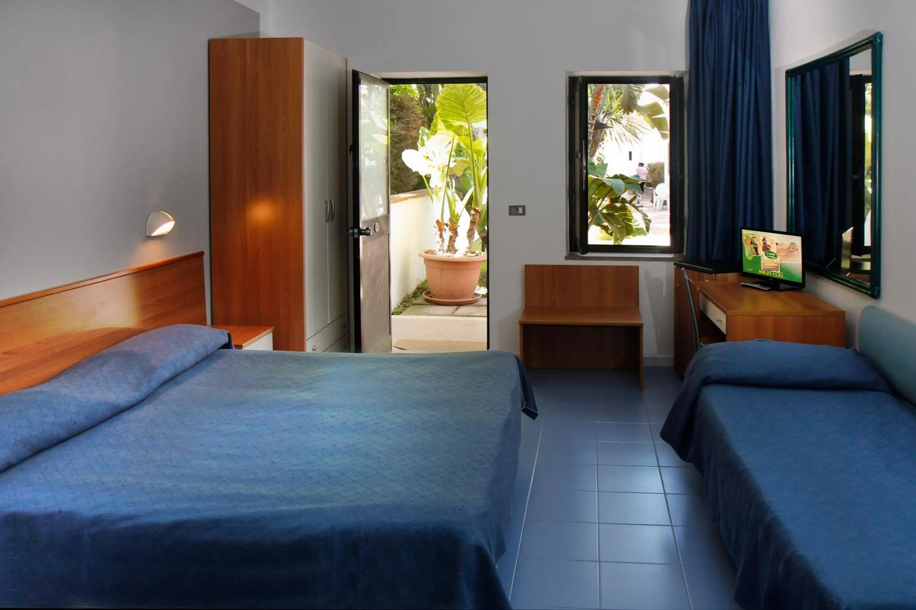 Day, Bed in Hotel B&B Marina