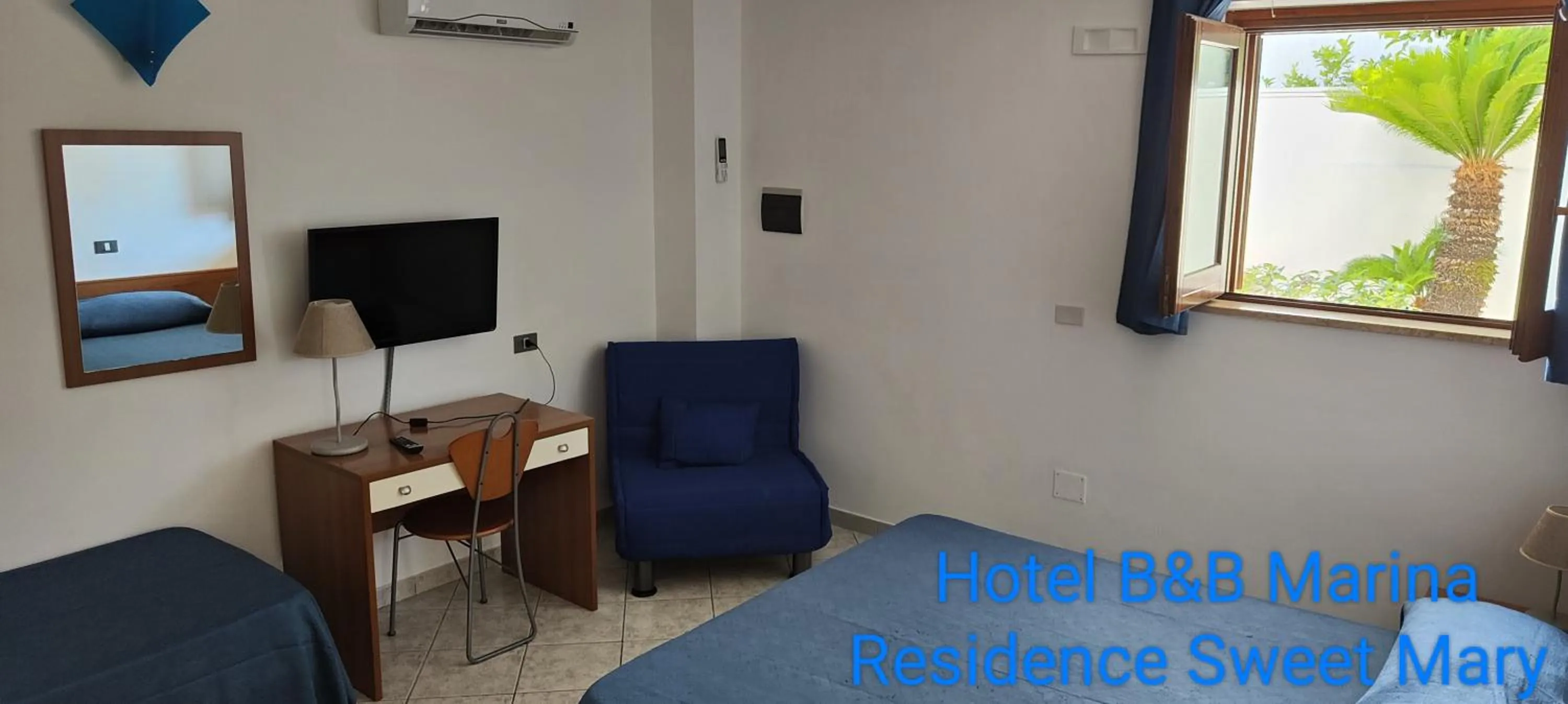 TV/Entertainment Center in Hotel B&B Marina