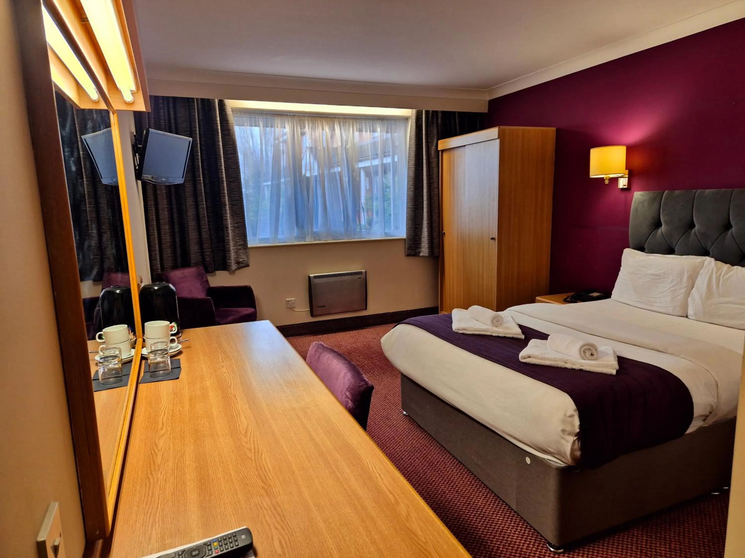 Bedroom, Bed in Supreme Inn Boston