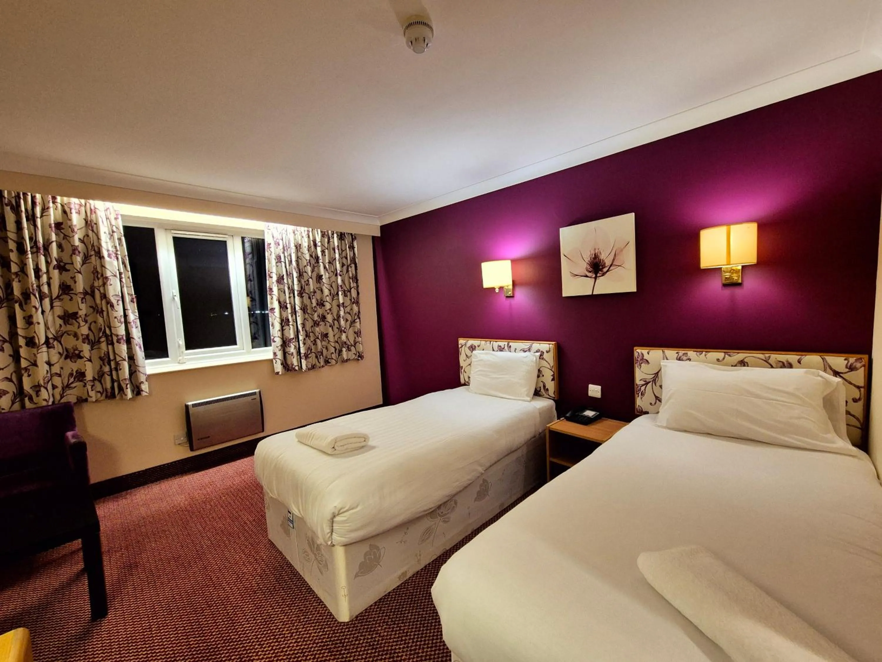 Bedroom, Bed in Supreme Inn Boston